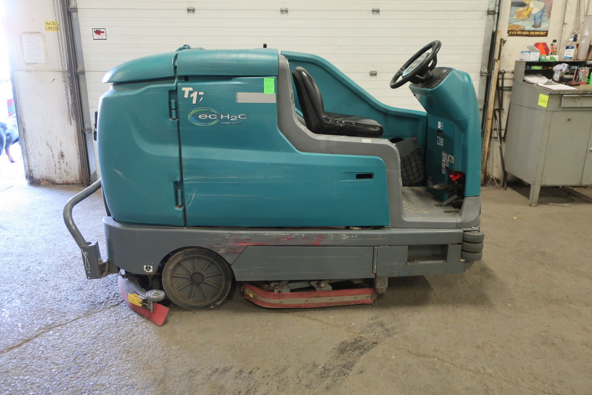 MINT 2015 Tennant T17 ECH20 Ride On Power Scrubber Sweeper Power-Operated Cleaning Machine -