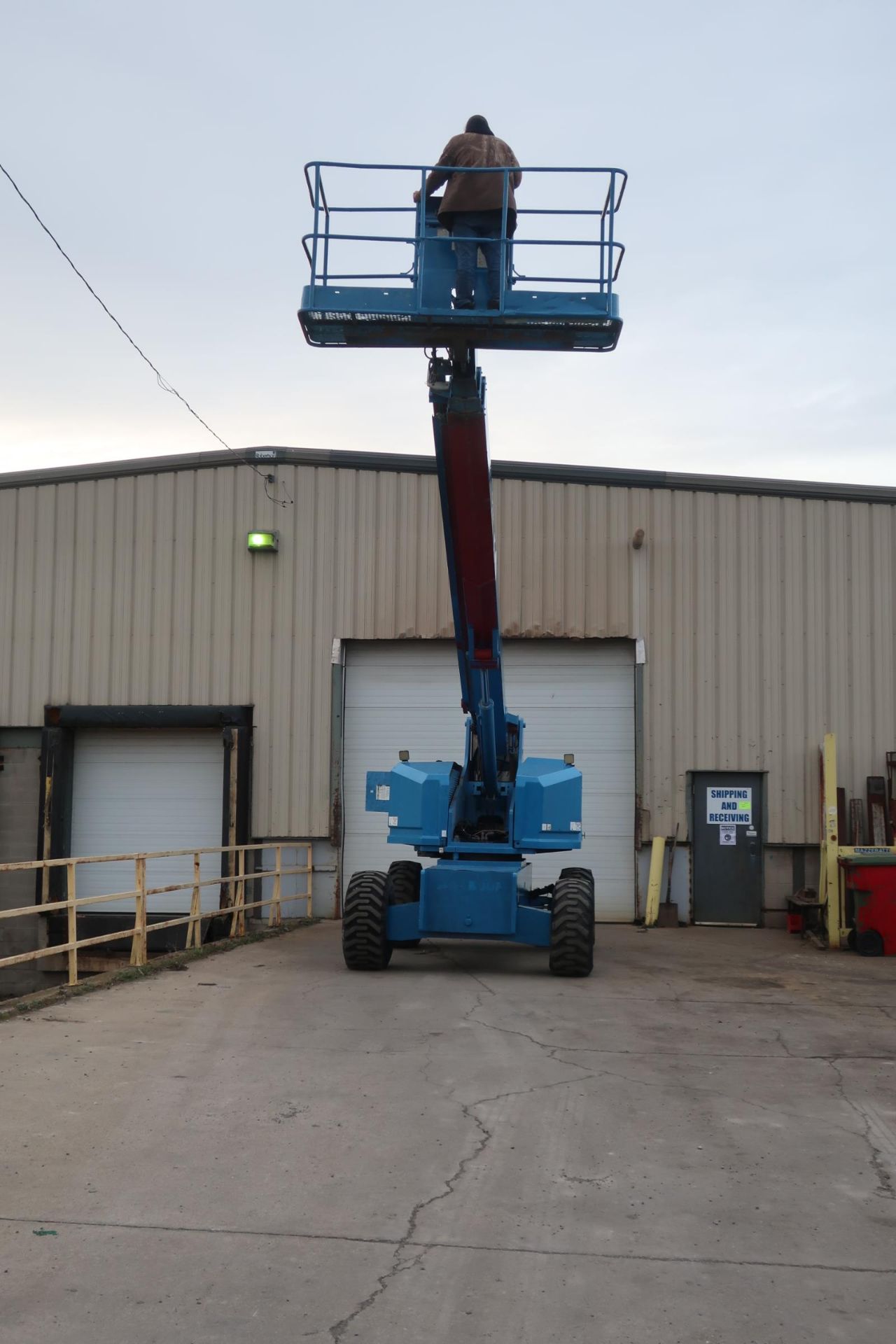 MINT Genie Zoom Boom Lift model S60 with 60' height 4x4 with extendable axles with 4WD with LOW - Image 4 of 4