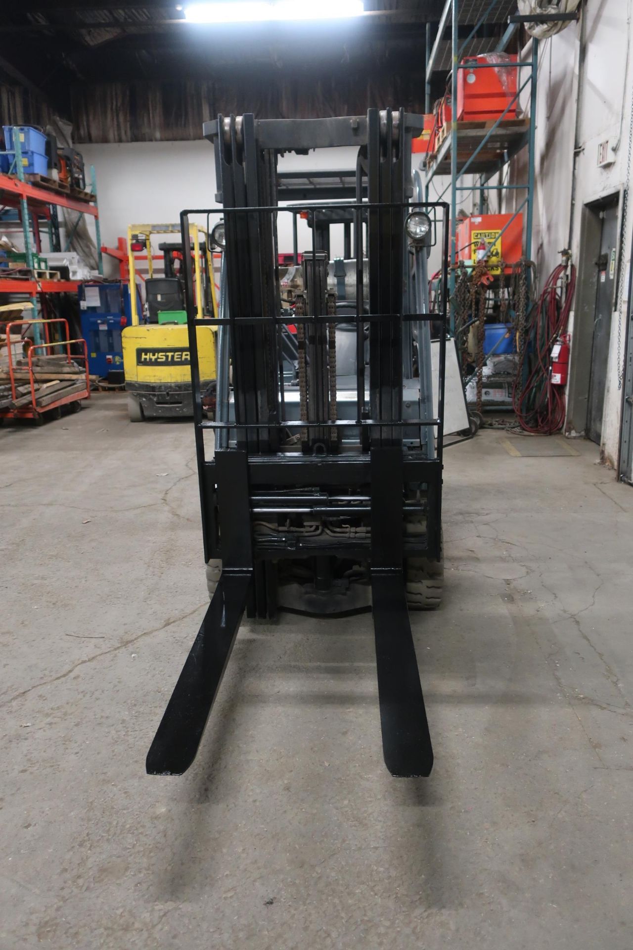 FREE CUSTOMS - Toyota 5000lbs Capacity Forklift with 3-stage mast - LPG (propane unit) - Image 2 of 2