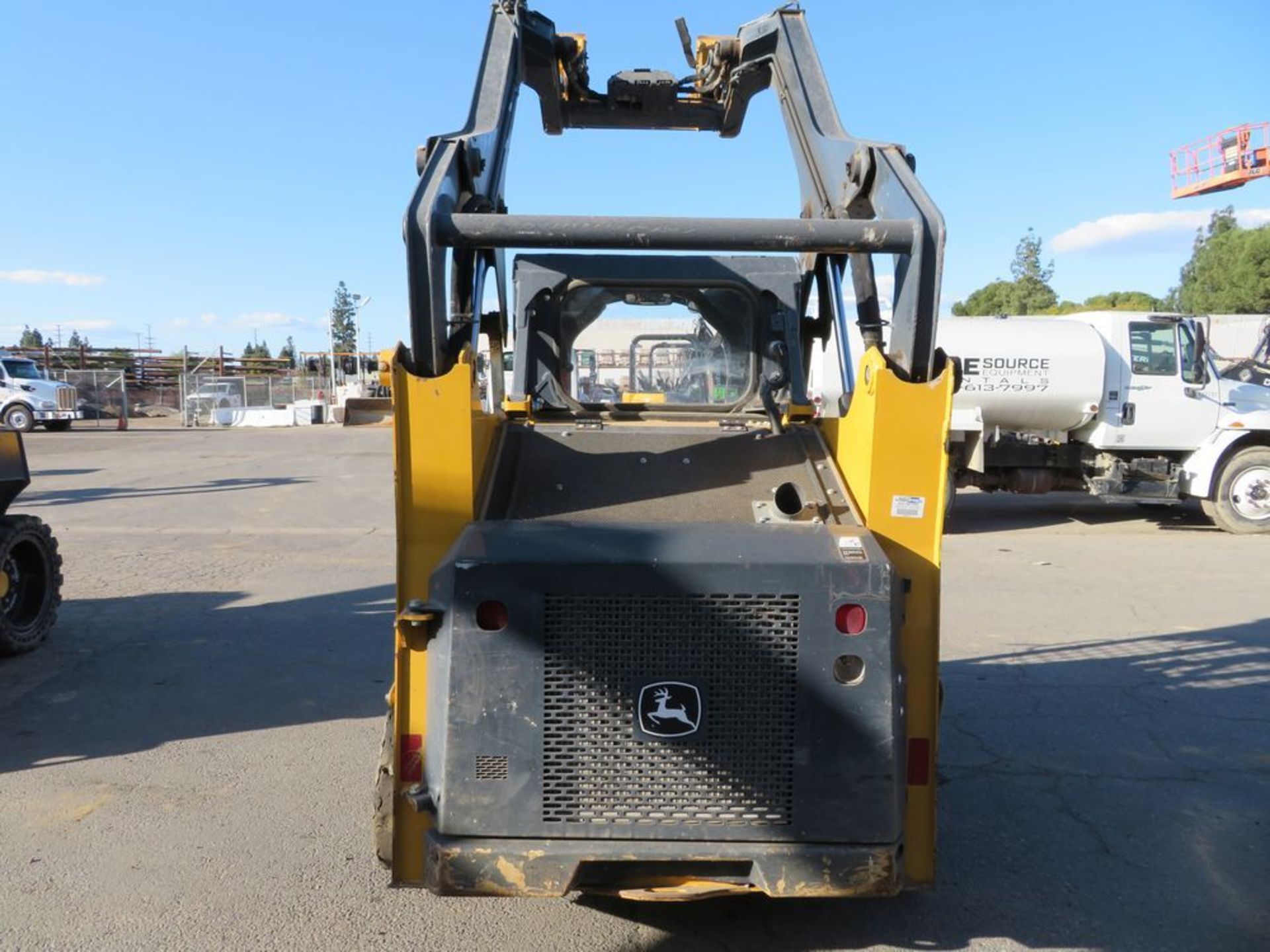 (2017) John Deere mod. 317G, Skid Steer Loader Rated Operated Cap. 9.651KG, 2.125lb Gross, HP 48.5 - Image 5 of 10