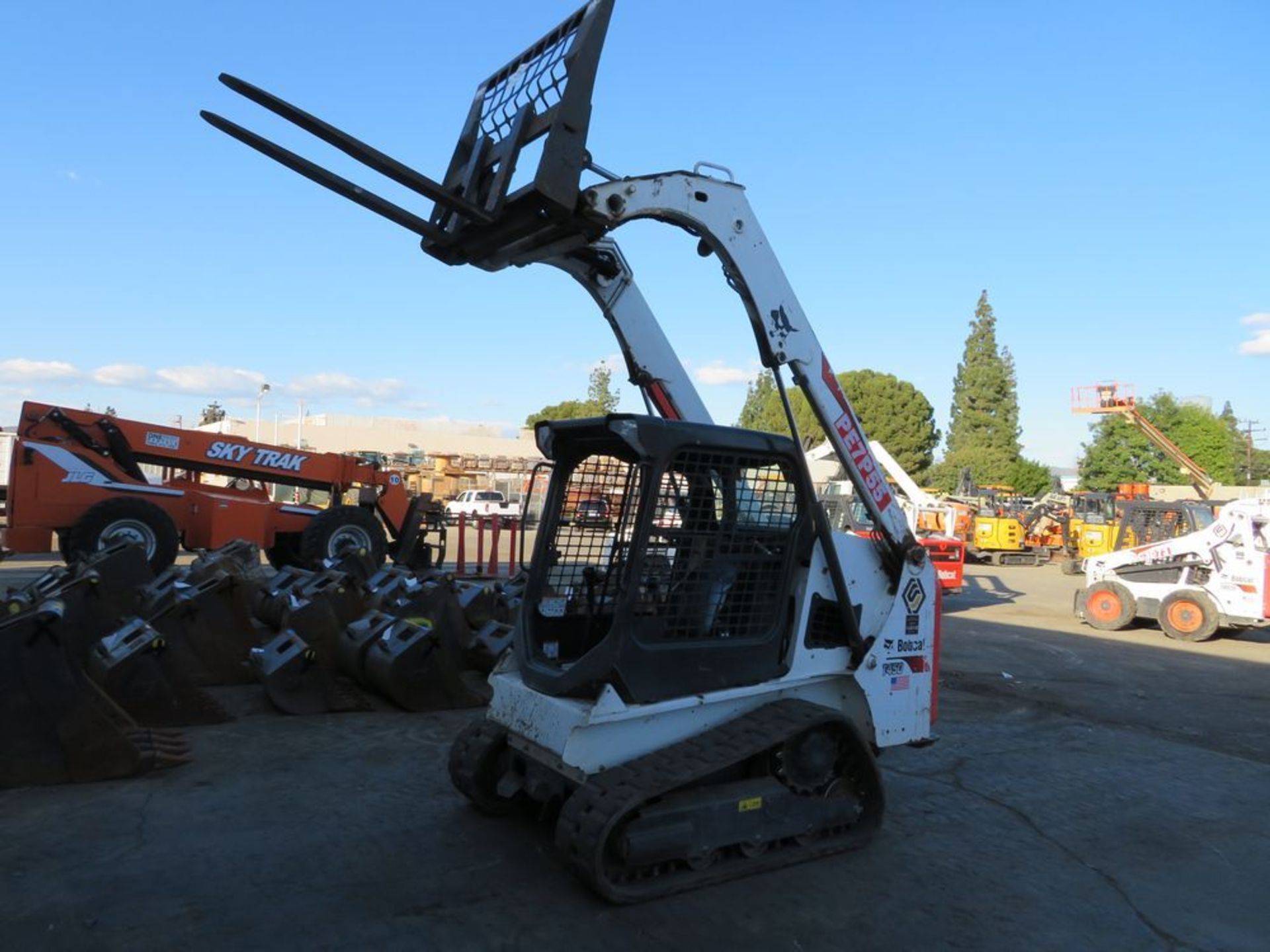 (2017) Bobcat mod. T450, Skid Steer Track Loader, Diesel, 61.1hp, Rated Operating Cap. (ISO), 1, - Image 5 of 10