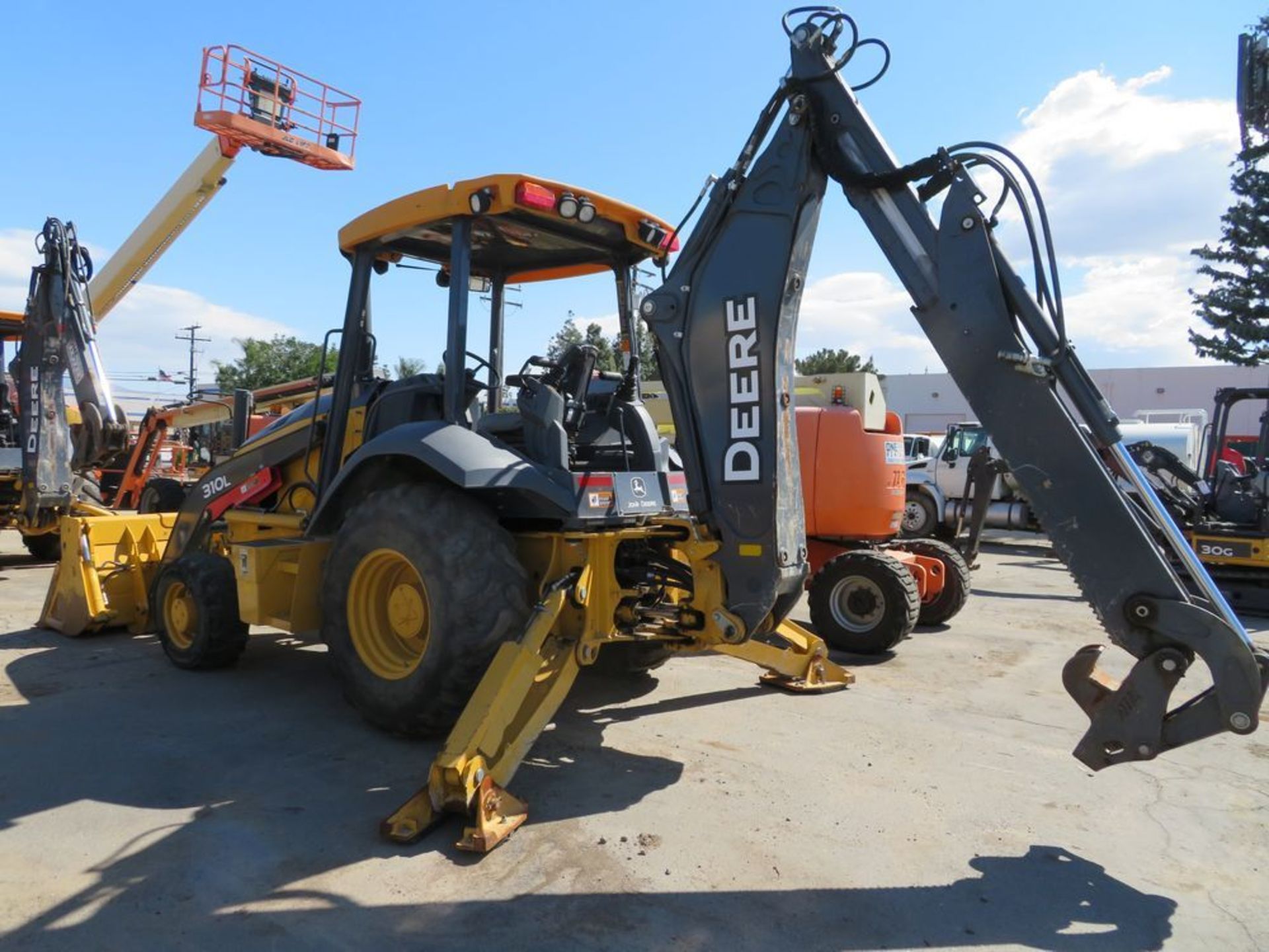 (2018) John Deere mod. 310L Backhoe Loader Net Power 69KW (93hp) at 2,240 RPM, Max Standard - Image 5 of 10