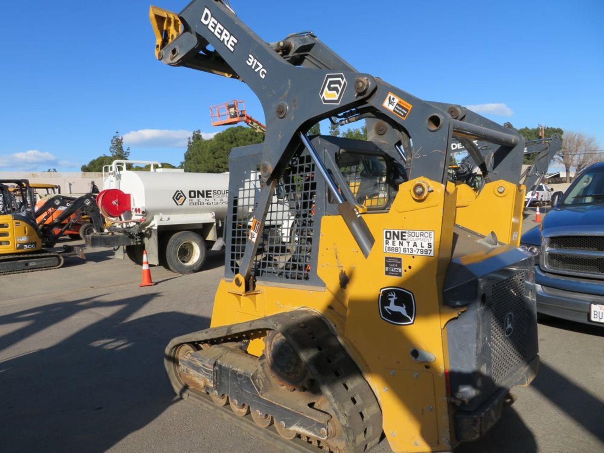 (2017) John Deere mod. 317G, Skid Steer Loader Rated Operated Cap. 9.651KG, 2.125lb Gross, HP 48.5 - Image 4 of 10