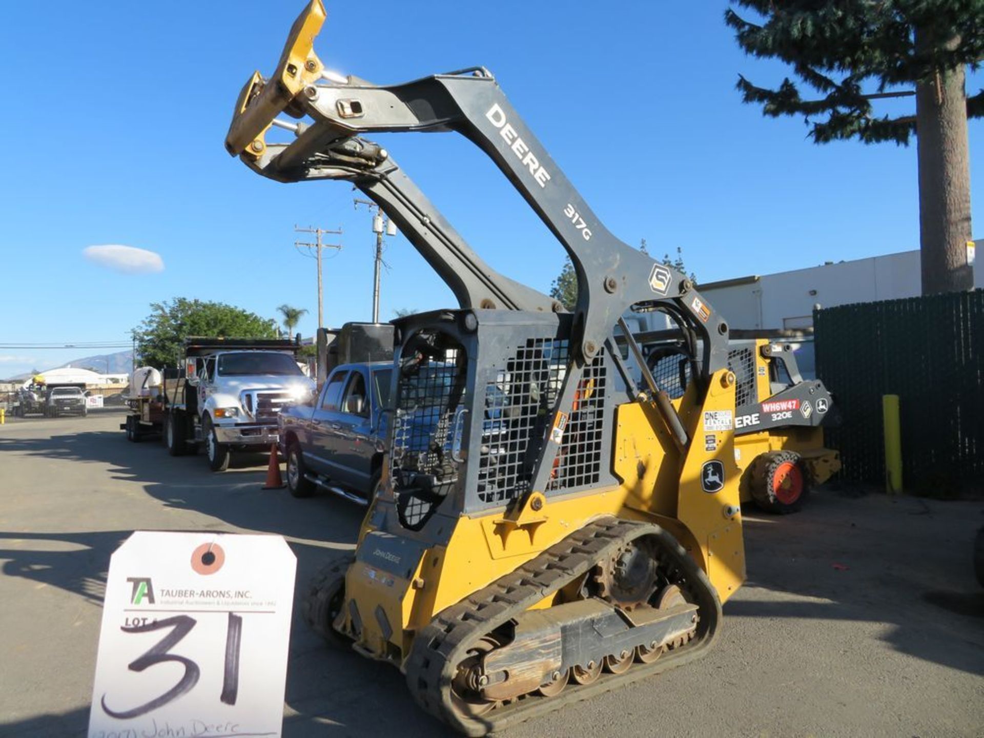 (2017) John Deere mod. 317G, Skid Steer Loader Rated Operated Cap. 9.651KG, 2.125lb Gross, HP 48.5 - Image 3 of 10