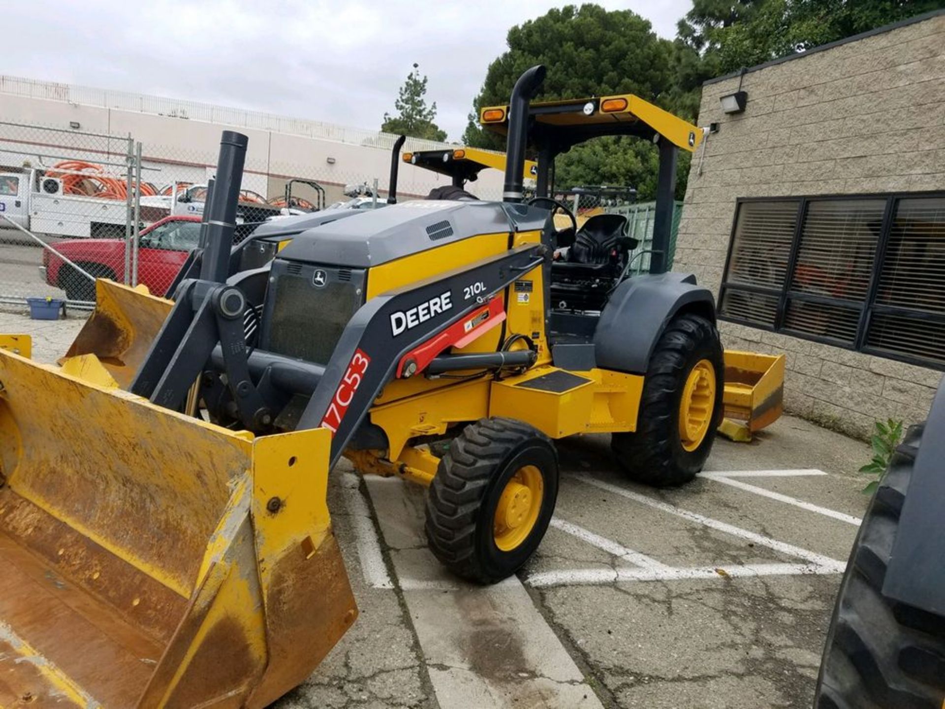 (2017) John Deere mod. 210L, Tractor Skip Loader, Net Power 69KW (93hp), Operating Weight 11,