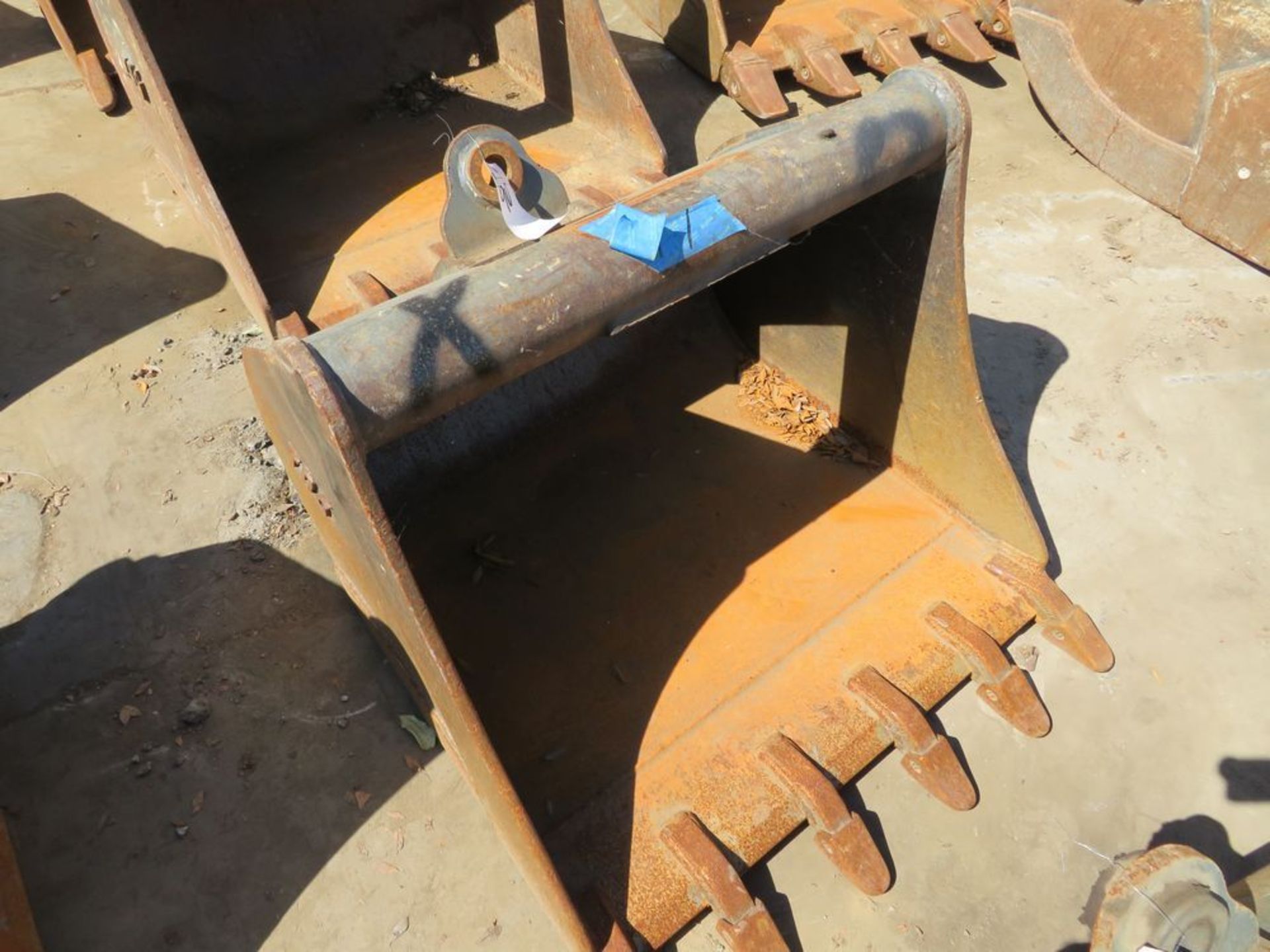 36" Bucket w/ Teeth for Lots 7-9 (JD310SL), 21-22 (JD85G) - Image 2 of 3