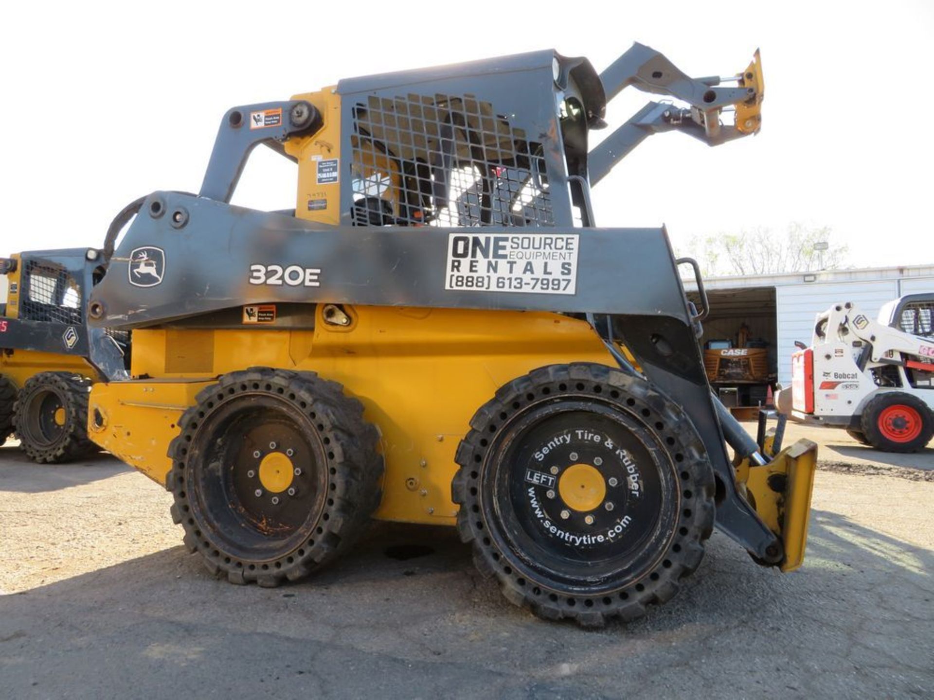 (2018) John Deere mod. 320E, Skid Steer Loader 69hp, 2,190 Cap., Unit: S111; PI: - Image 4 of 8