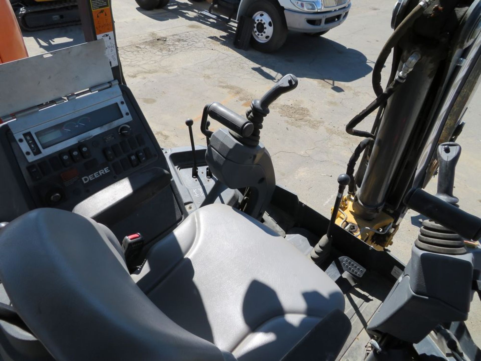 (2018) John Deere mod. 310L Backhoe Loader Net Power 69KW (93hp) at 2,240 RPM, Max Standard - Image 7 of 10