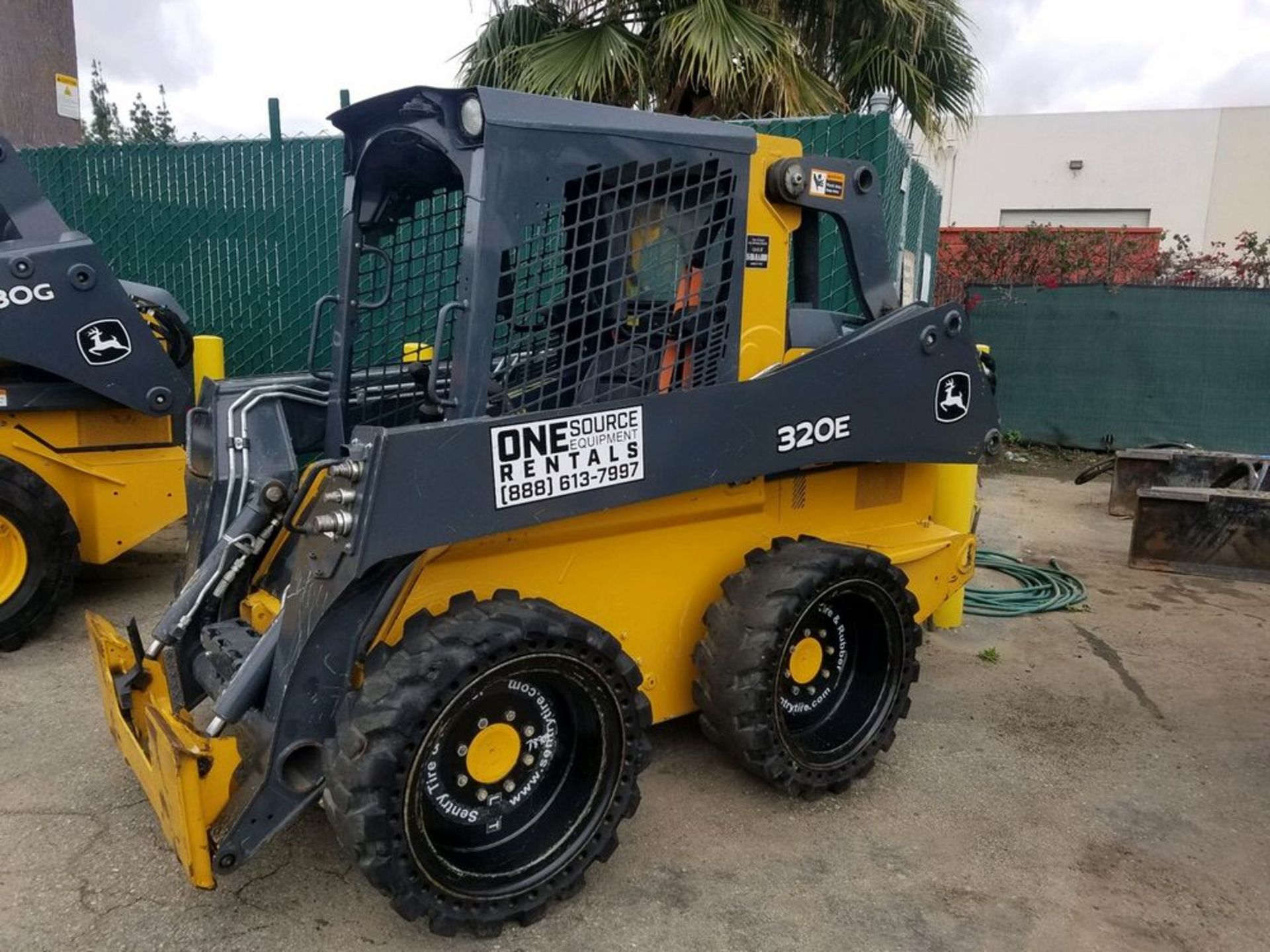 (2018) John Deere mod. 320E, Skid Steer Loader 69hp, 2,190 Cap., Unit: S111; PI: