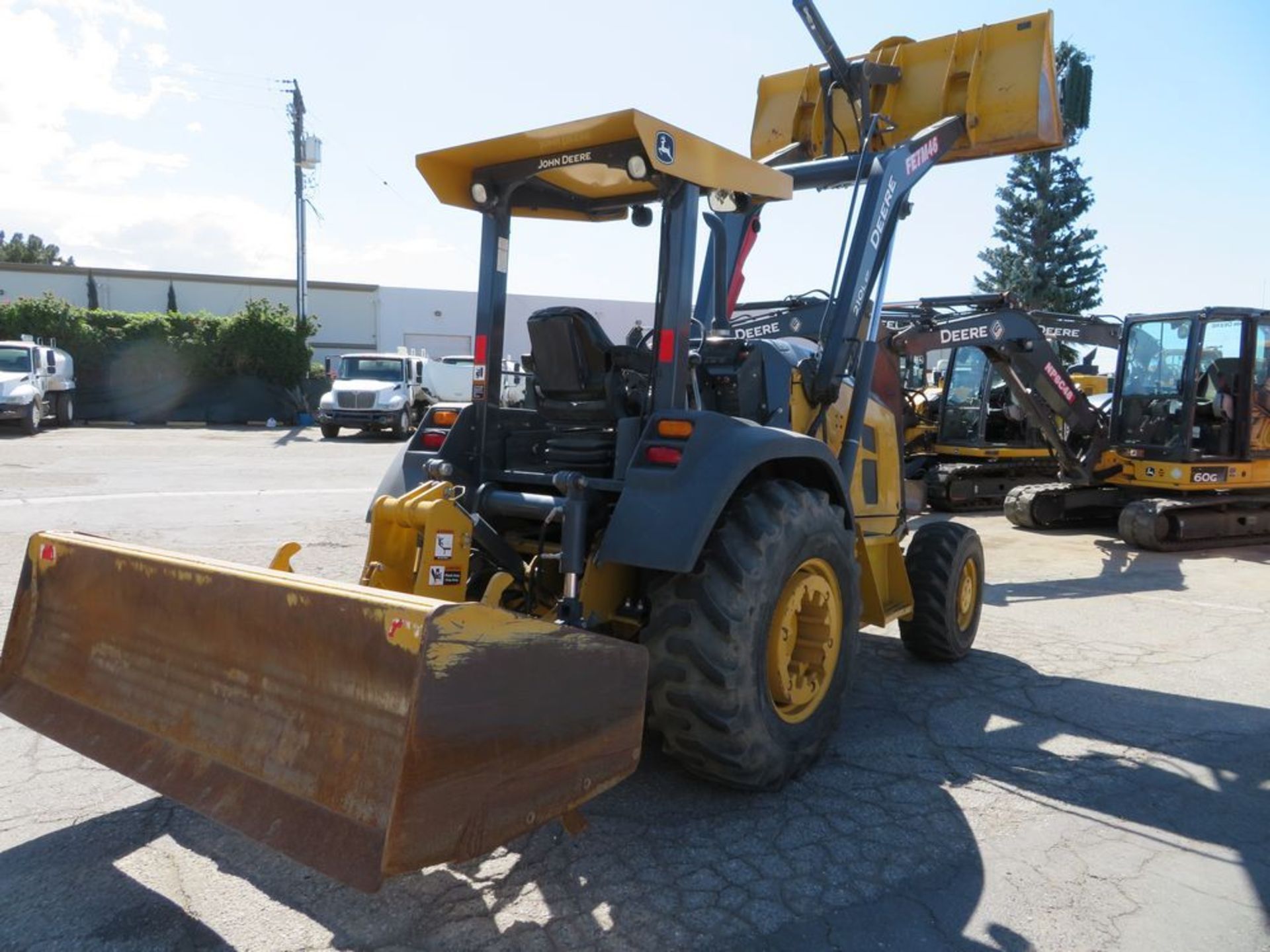 (2017) John Deere mod. 210L, Tractor Skip Loader, Net Power 69KW (93hp), Operating Weight 11, - Image 5 of 8