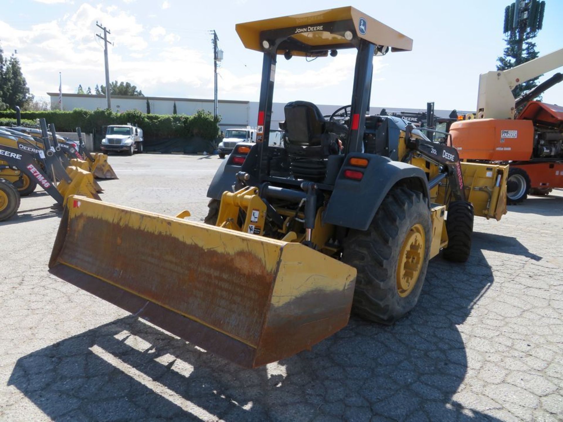 (2017) John Deere mod. 210L, Tractor Skip Loader, Net Power 69KW (93hp), Operating Weight 11, - Image 5 of 8