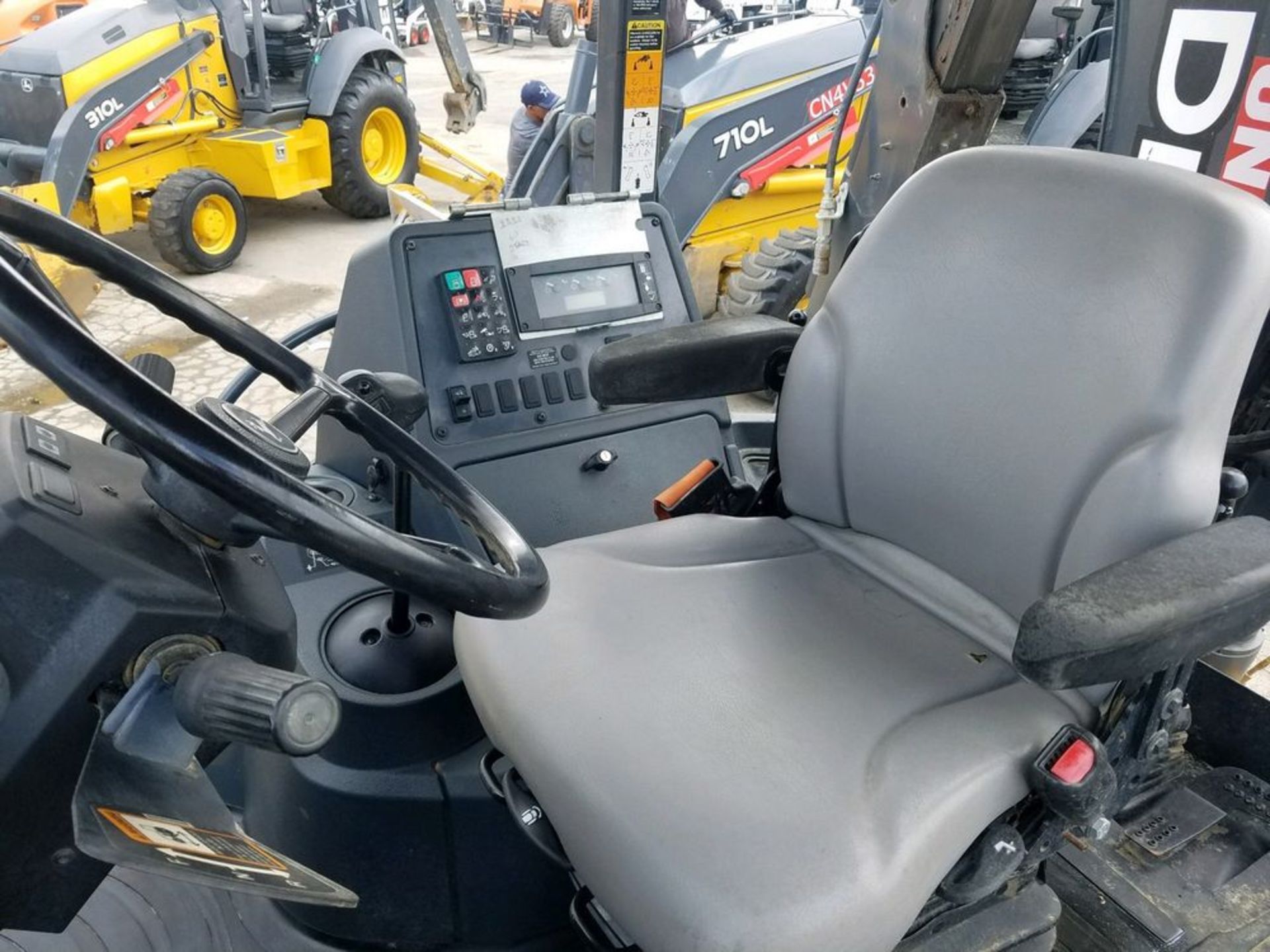 (2018) John Deere mod. 710L Backhoe Loader Net Power 110KW (148hp) at 2,240 RPM, Max Standard - Image 2 of 10