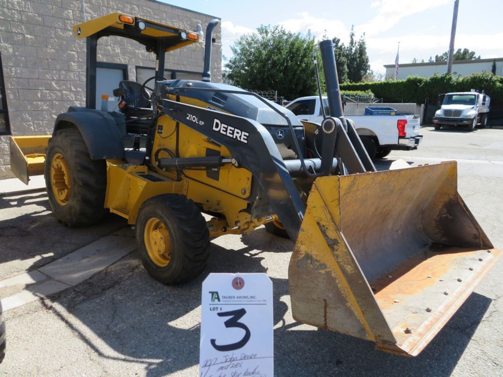 (2017) John Deere mod. 210L, Tractor Skip Loader, Net Power 69KW (93hp), Operating Weight 11, - Image 3 of 8