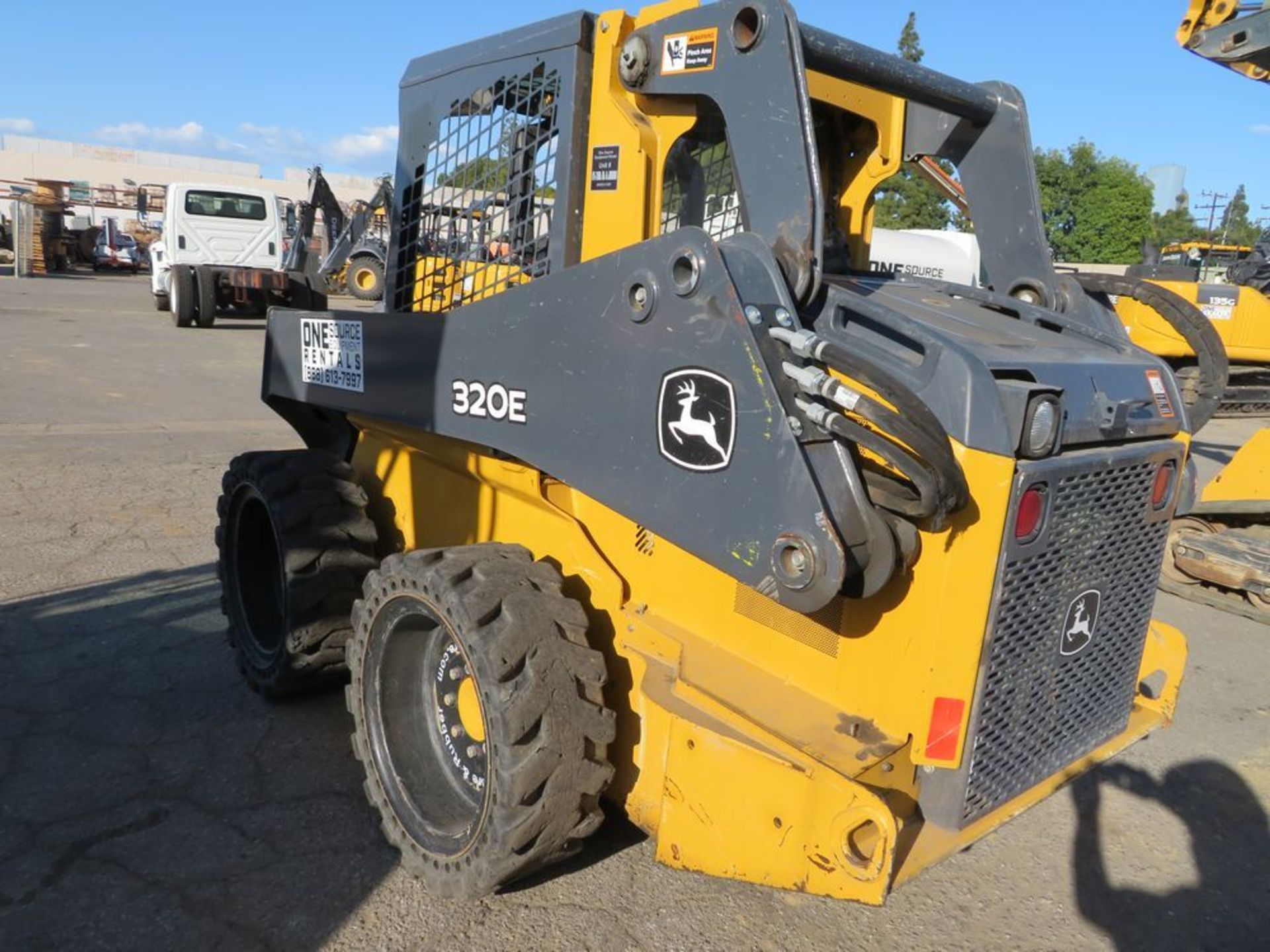 (2018) John Deere mod. 320E, Skid Steer Loader 69hp, 2,190 Cap., Unit: S111; PI: - Image 6 of 8