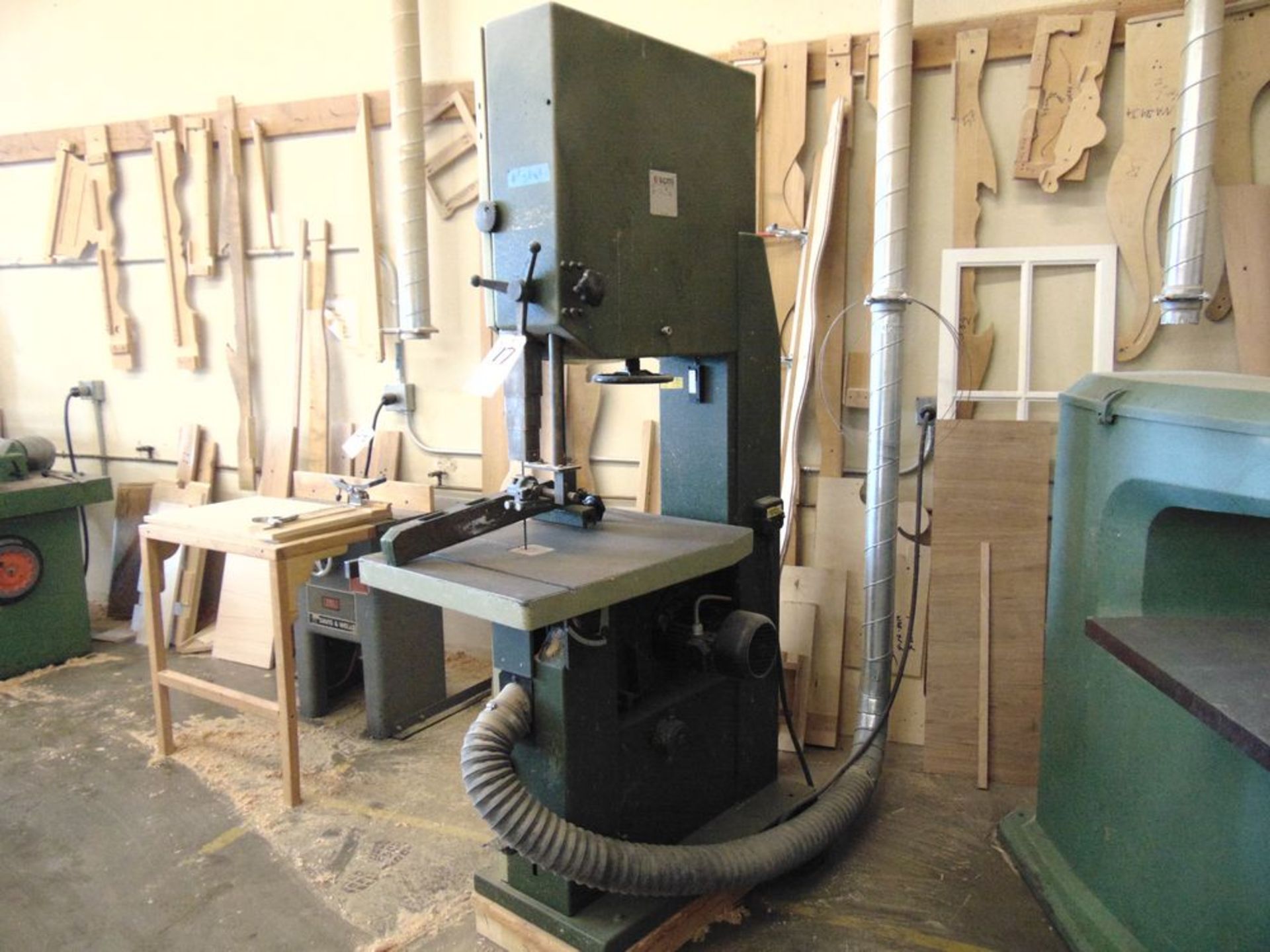 SCMi, 24" Vertical Band Saw, 220 Volts S/N 0507 - Image 2 of 3