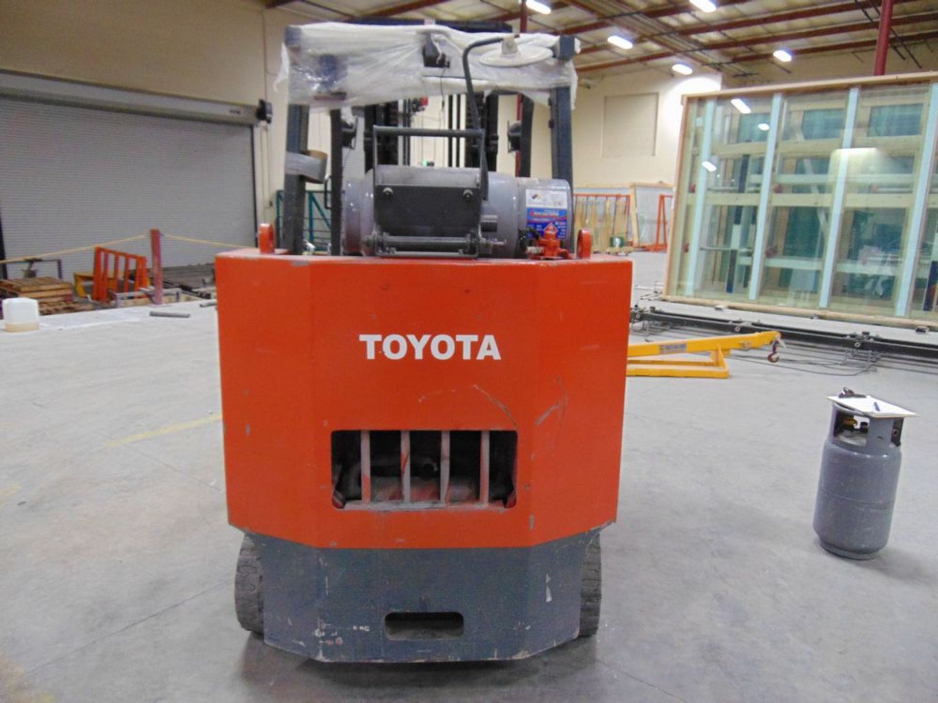 Toyota mod. 7FGCU45-BCS, 10,000lb. Cap Forklift LPG, 3-Stage Mast, Hard Tires, Hours: n/a; S/N 71165 - Image 4 of 6