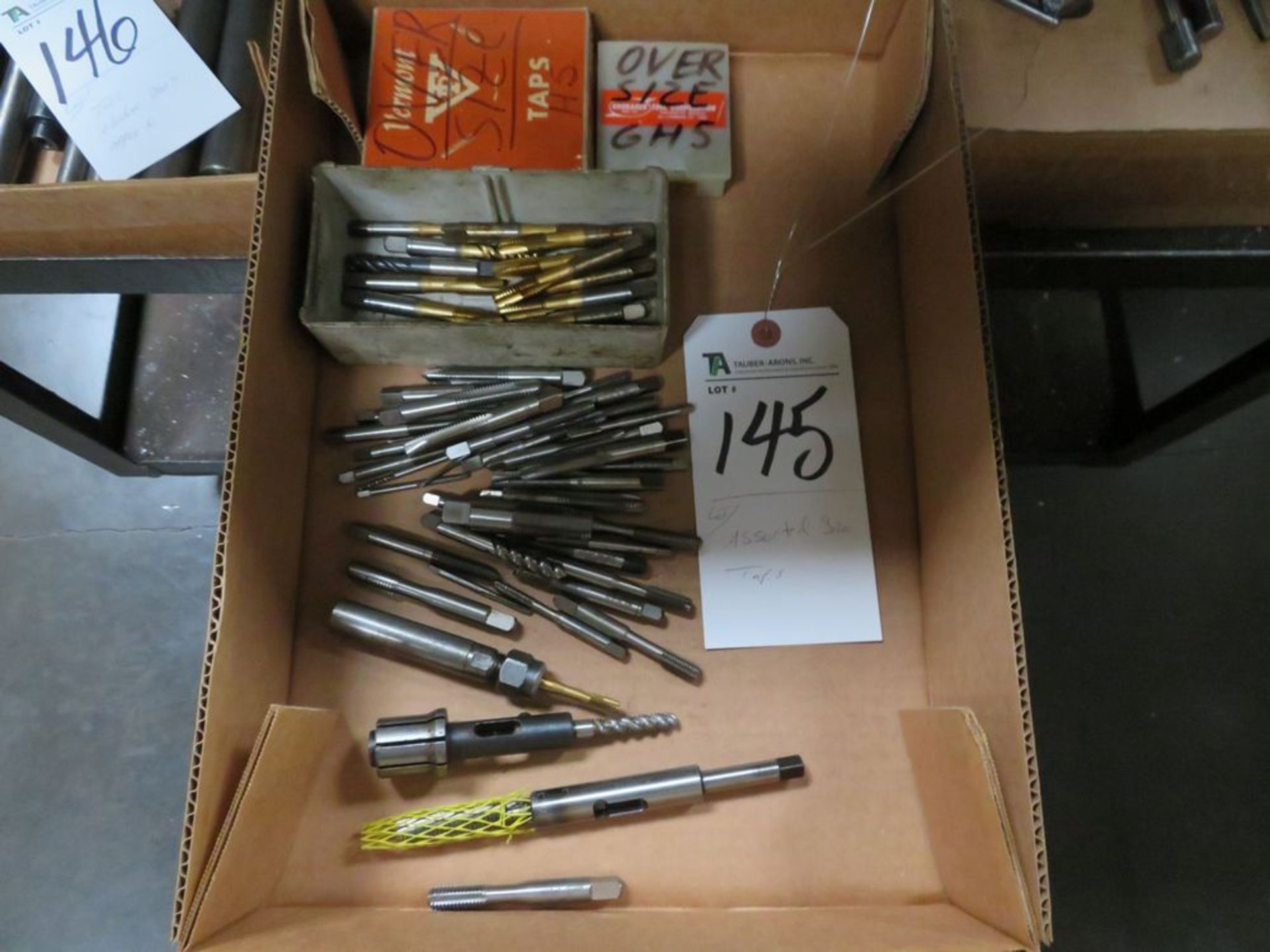 (Lot) Assorted Size Taps