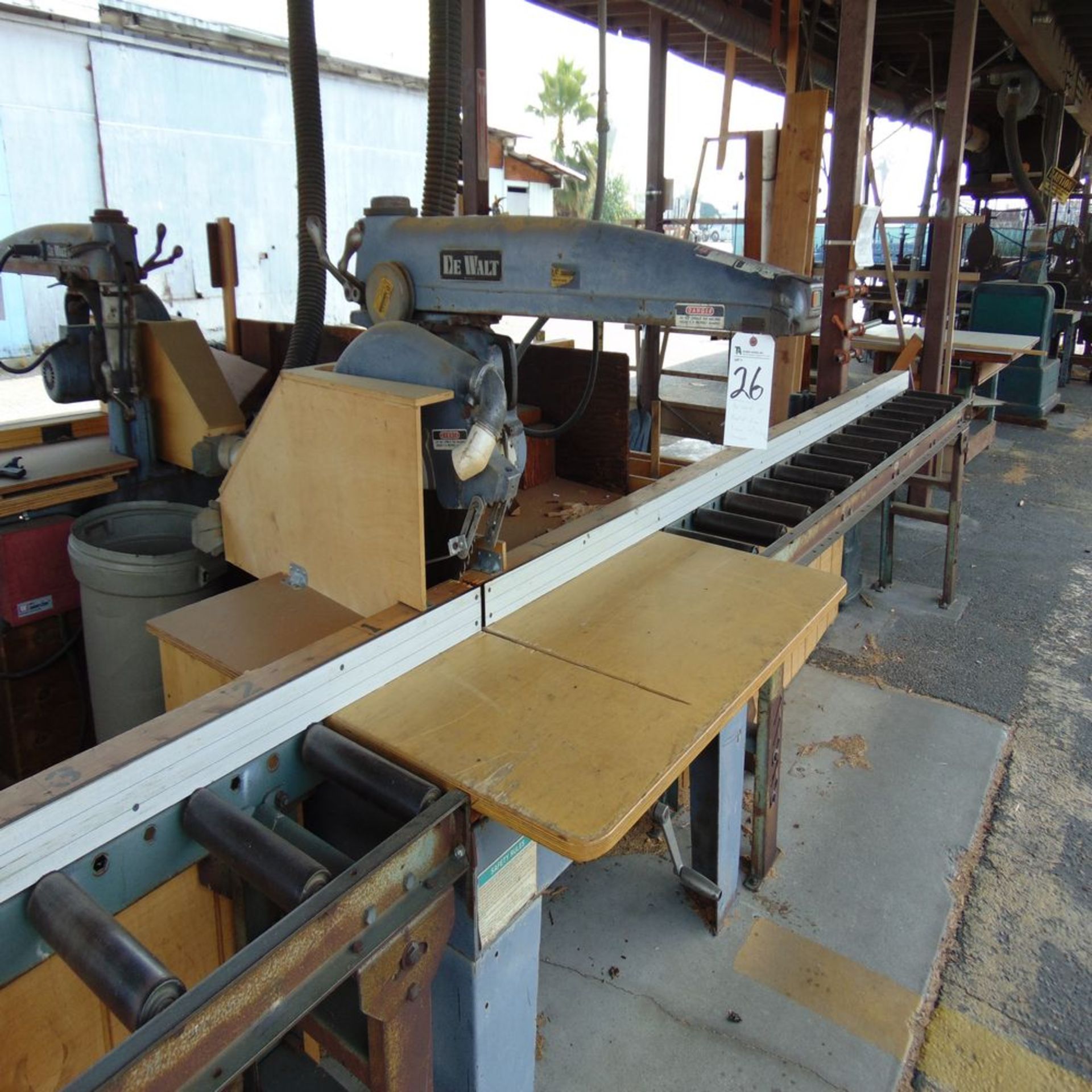 DeWalt 18'' Radial Arm Saw w/ Conveyor