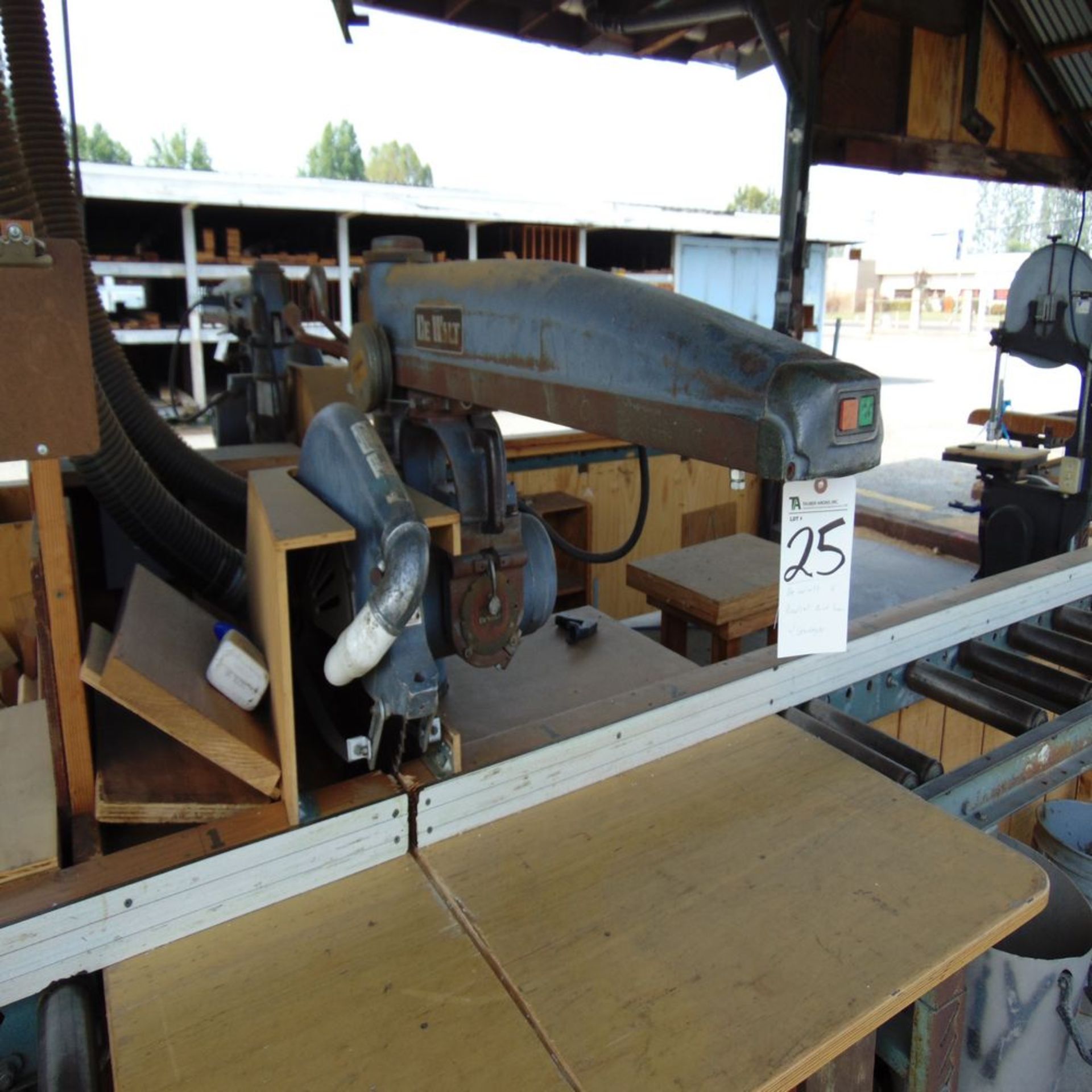 DeWalt 18'' Radial Arm Saw w/ Conveyor