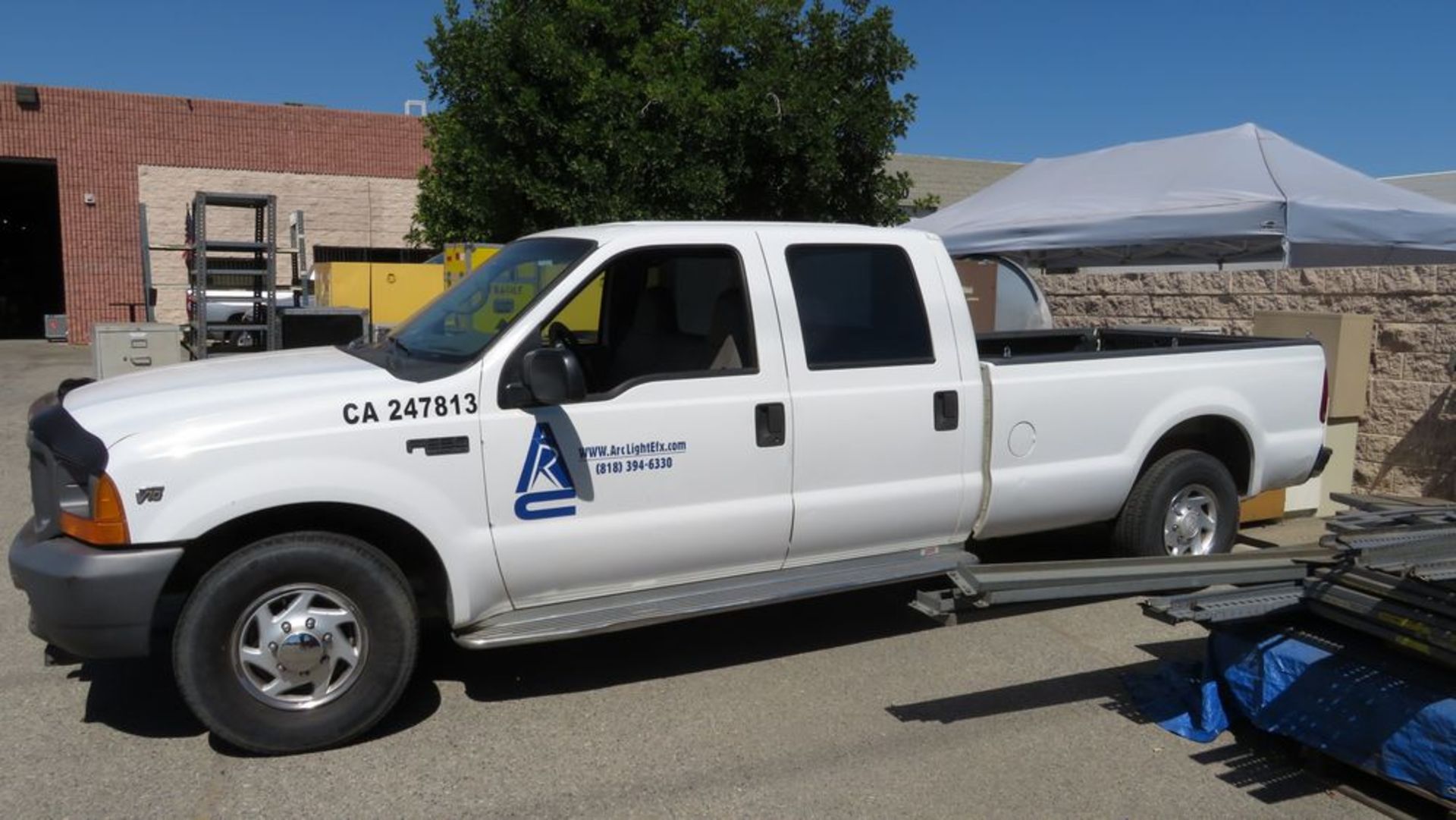 (1999) Ford F350 Super Duty V10, Quad Cab Long Bed Pickup Truck, Miles: 372,992, Lic: ARCSPOT;