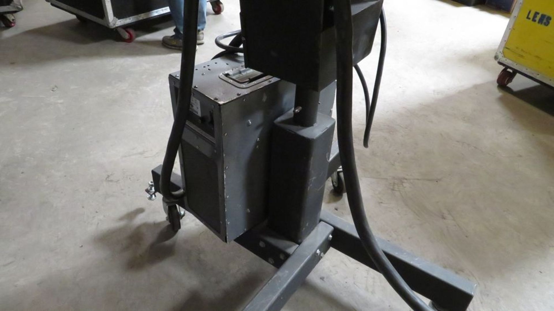 (2010) Strong Gladiator 3, 50 Volt, 208-235 Volt, Single Phase Follow Light w/ Collapsible Folding - Image 4 of 8