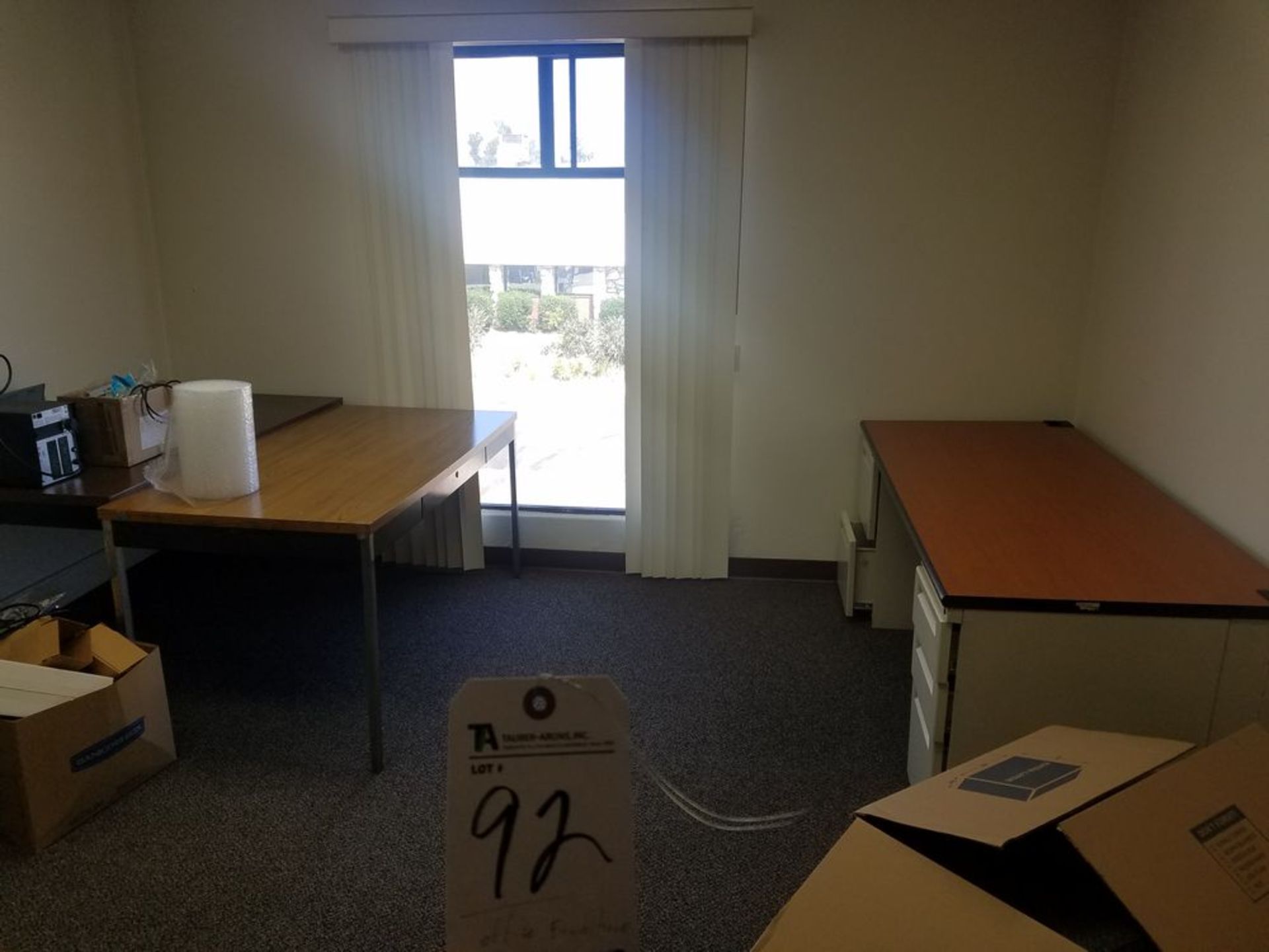 (Lot) Office Furniture, Tables, Desk (No Computer, Phones, Printers)