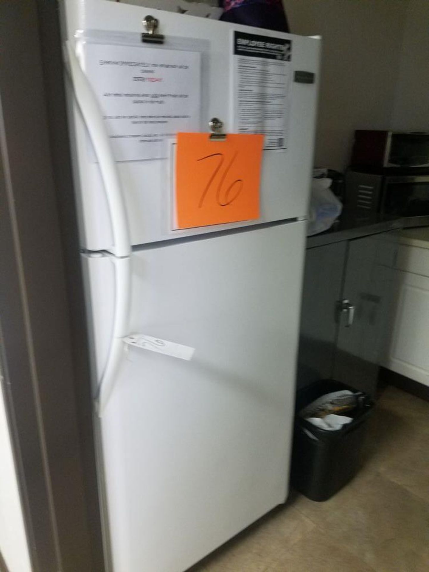 (Lot) Microwave & Cabinet
