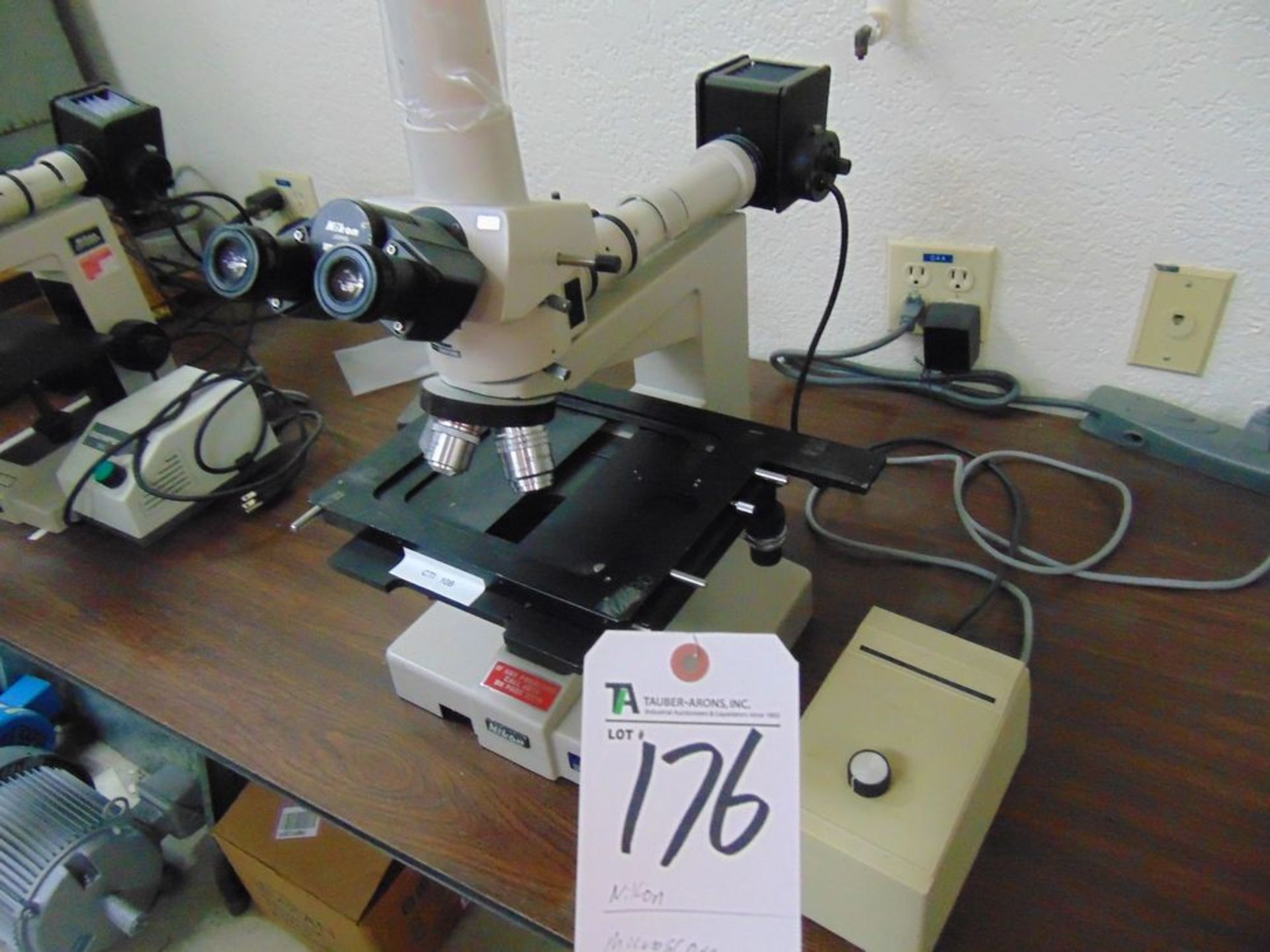 (Lot) Nikon Microscope w/ Nikon mod. UN Transformer