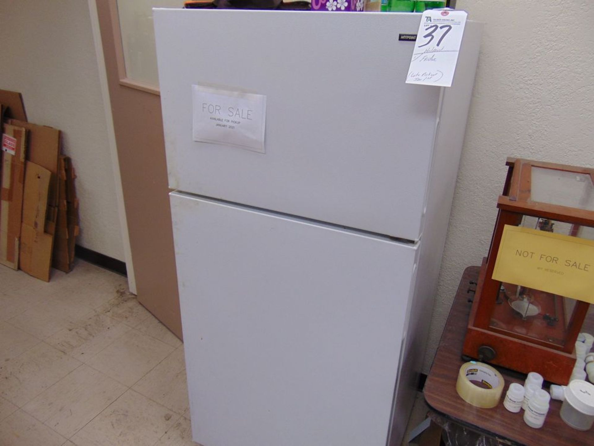 Hotpoint Refrigerator (Late Pickup; Jan 1st)