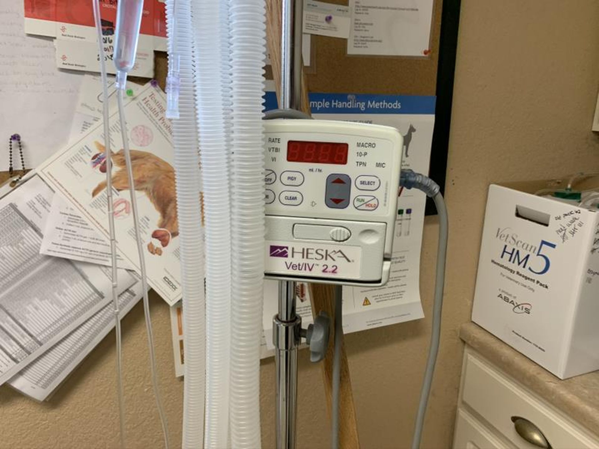 Heska Vet/IV 2.2 Infusion Pump w/ Pole Stand, SN: 79478 - Image 2 of 2