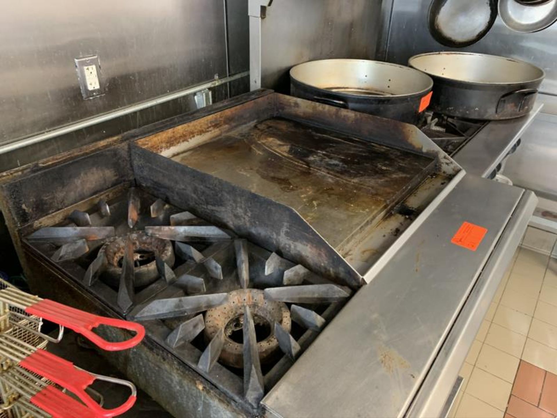 2' Griddle with 2 side burners overall 36"W - Image 4 of 4