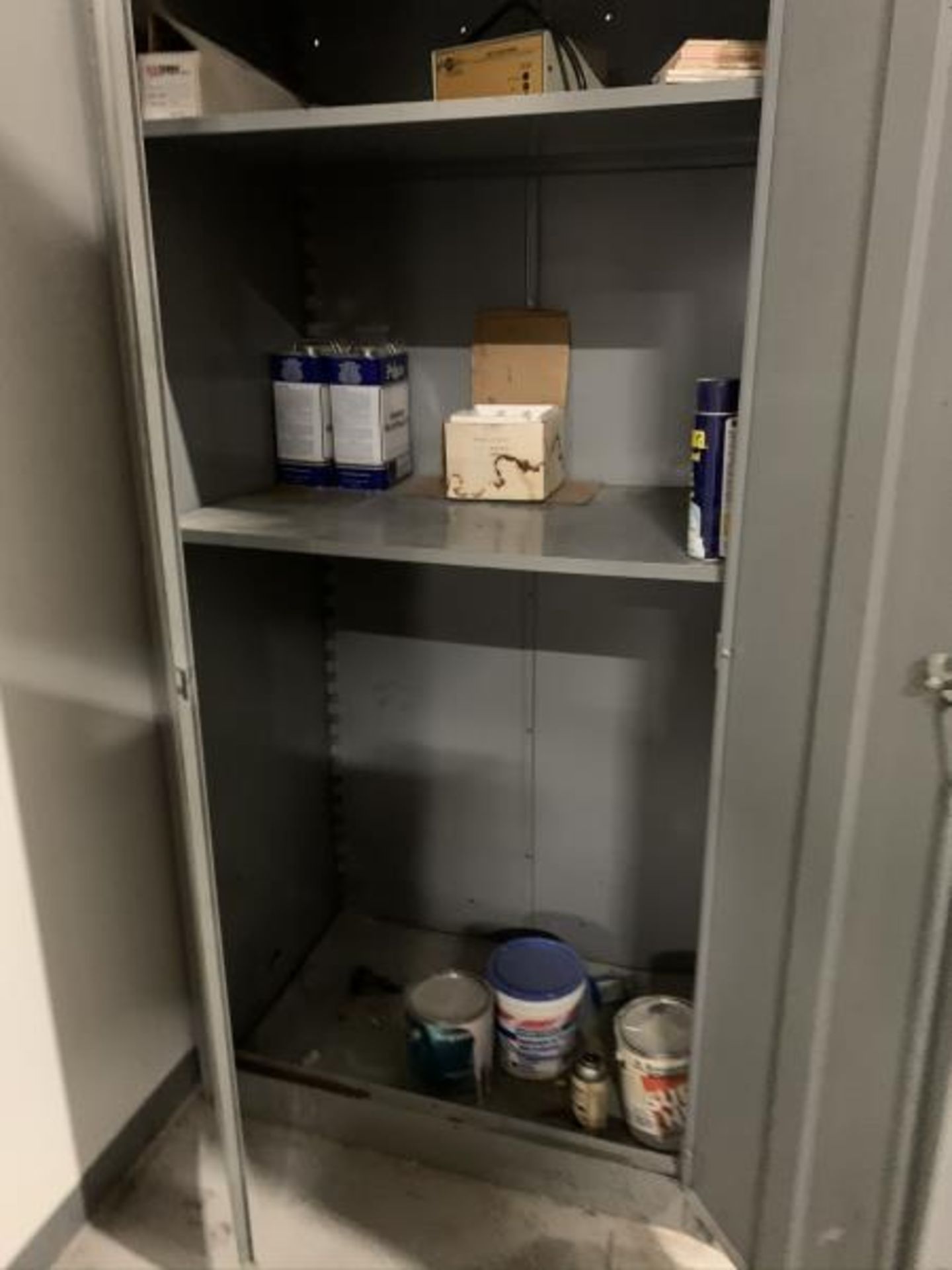 2 Door metal cabinet - Image 2 of 2