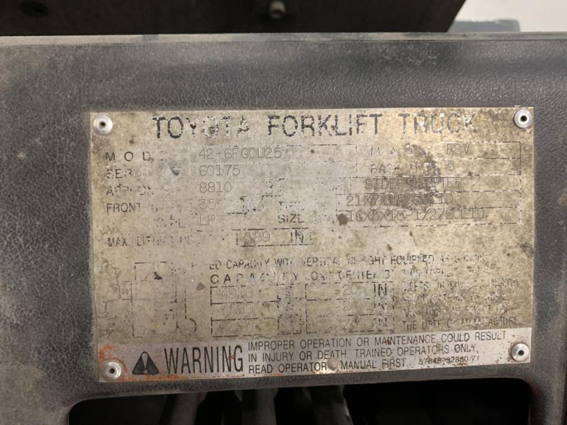 Toyota Forklift, M: 42-6FGCU25, SN: 60175, Triple mast, Propane, side shift, 8439 hours. Late - Image 6 of 9