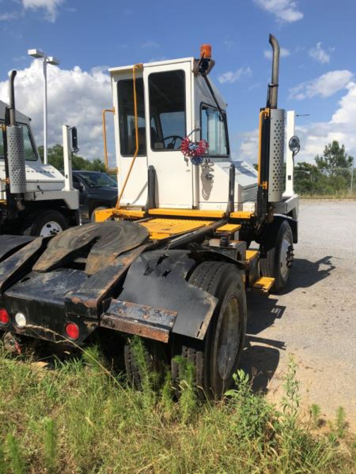 "2015 Kalmar Ottawa 4x2 Yard Truck , SN: 338839 920.2 Hours, 929 Miles Back Door Hard To Open." - Image 8 of 26