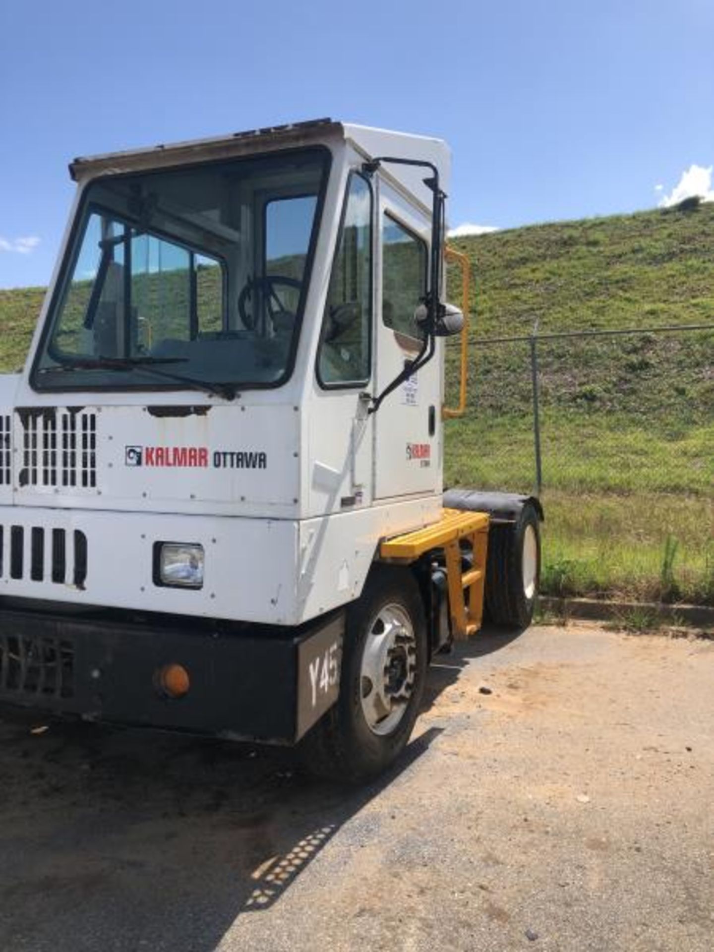 "2015 Kalmar Ottawa 4x2 Yard Truck , SN: 338839 920.2 Hours, 929 Miles Back Door Hard To Open." - Image 26 of 26