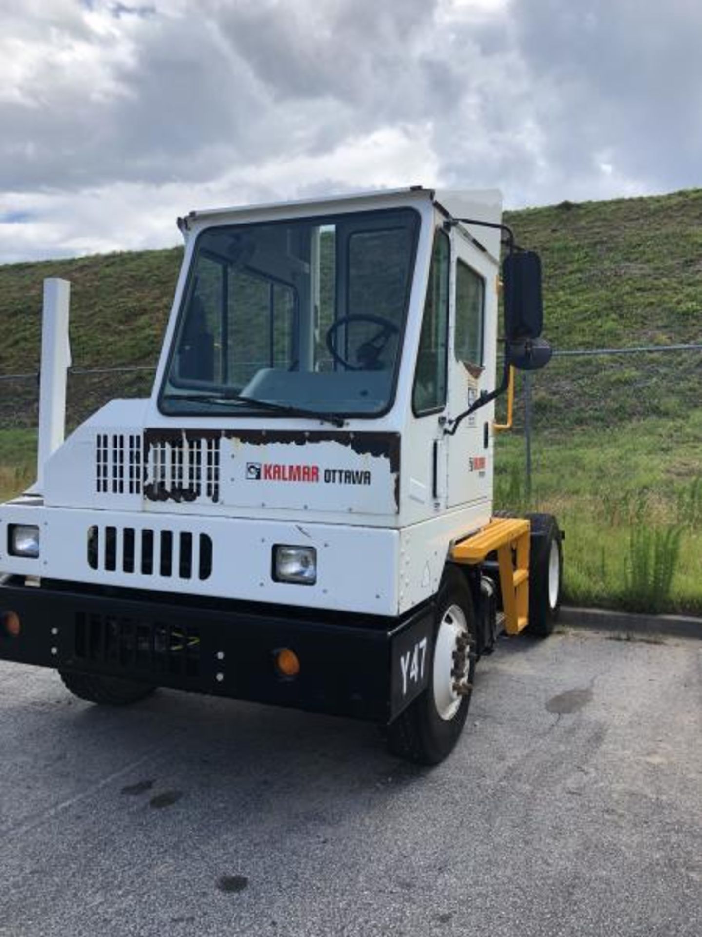 2015 Kalmar Ottawa 4x2 Yard Truck , SN: 338841 4,267.2 Hours, 1,683 Miles