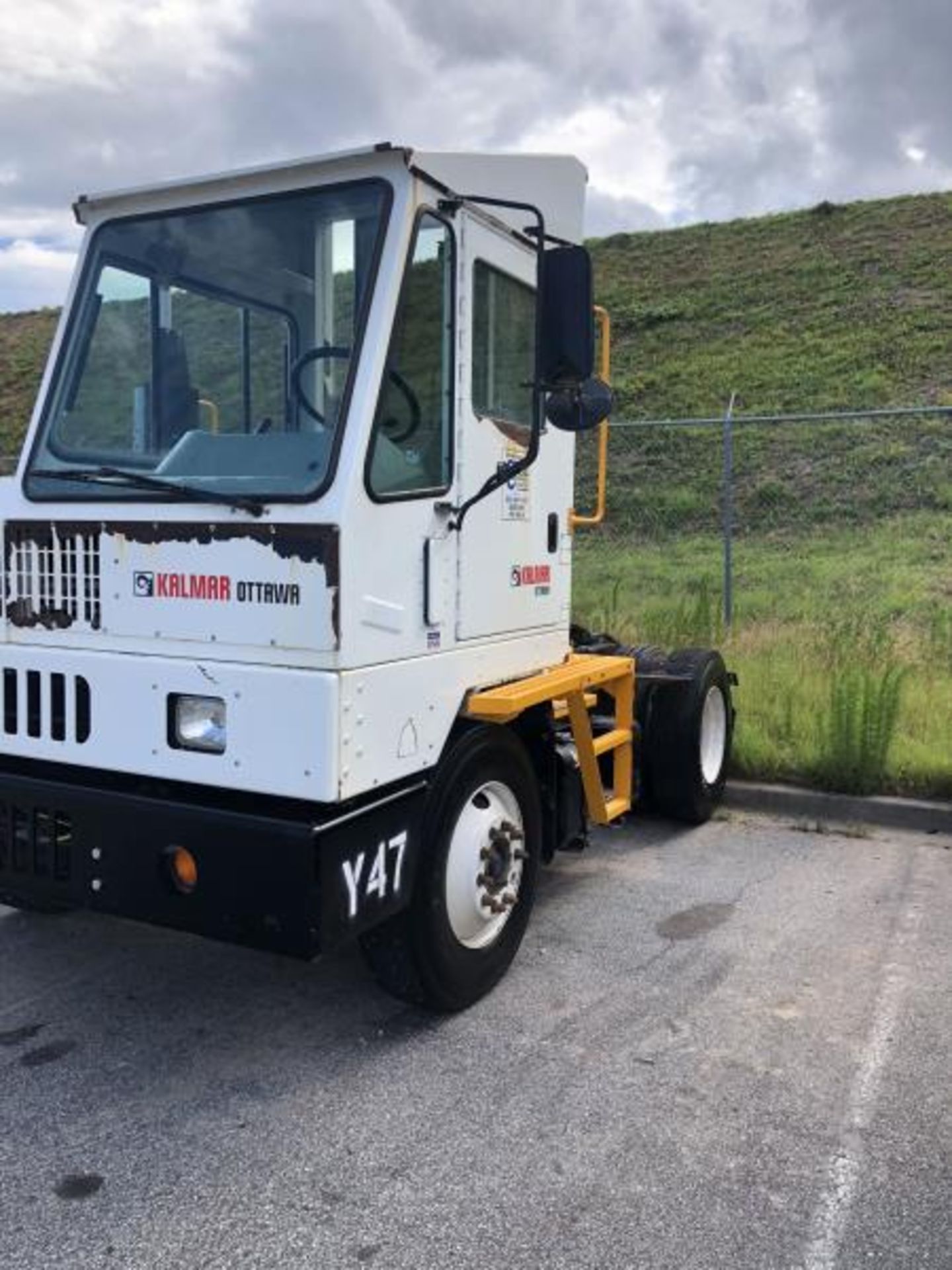 2015 Kalmar Ottawa 4x2 Yard Truck , SN: 338841 4,267.2 Hours, 1,683 Miles - Image 3 of 34