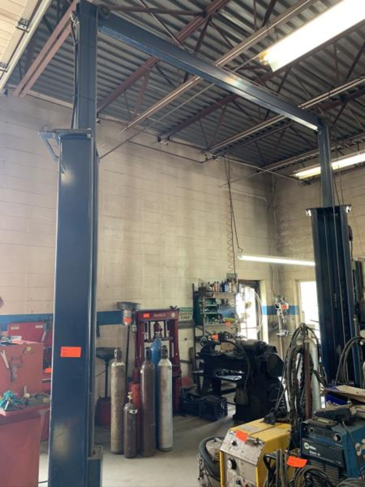 Twin Post automative lift, 9,000 lbs capacity, New Grand International