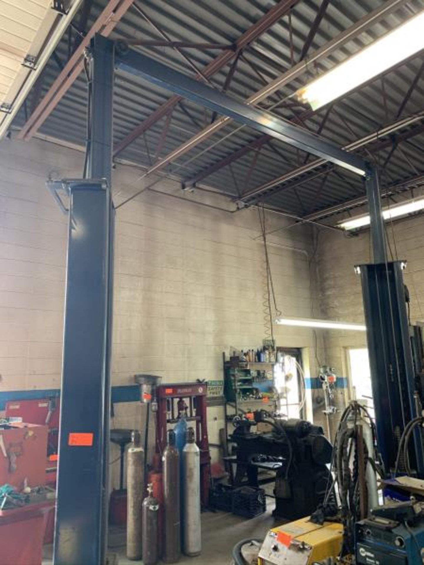 Twin Post automative lift, 9,000 lbs capacity, New Grand International - Image 2 of 9