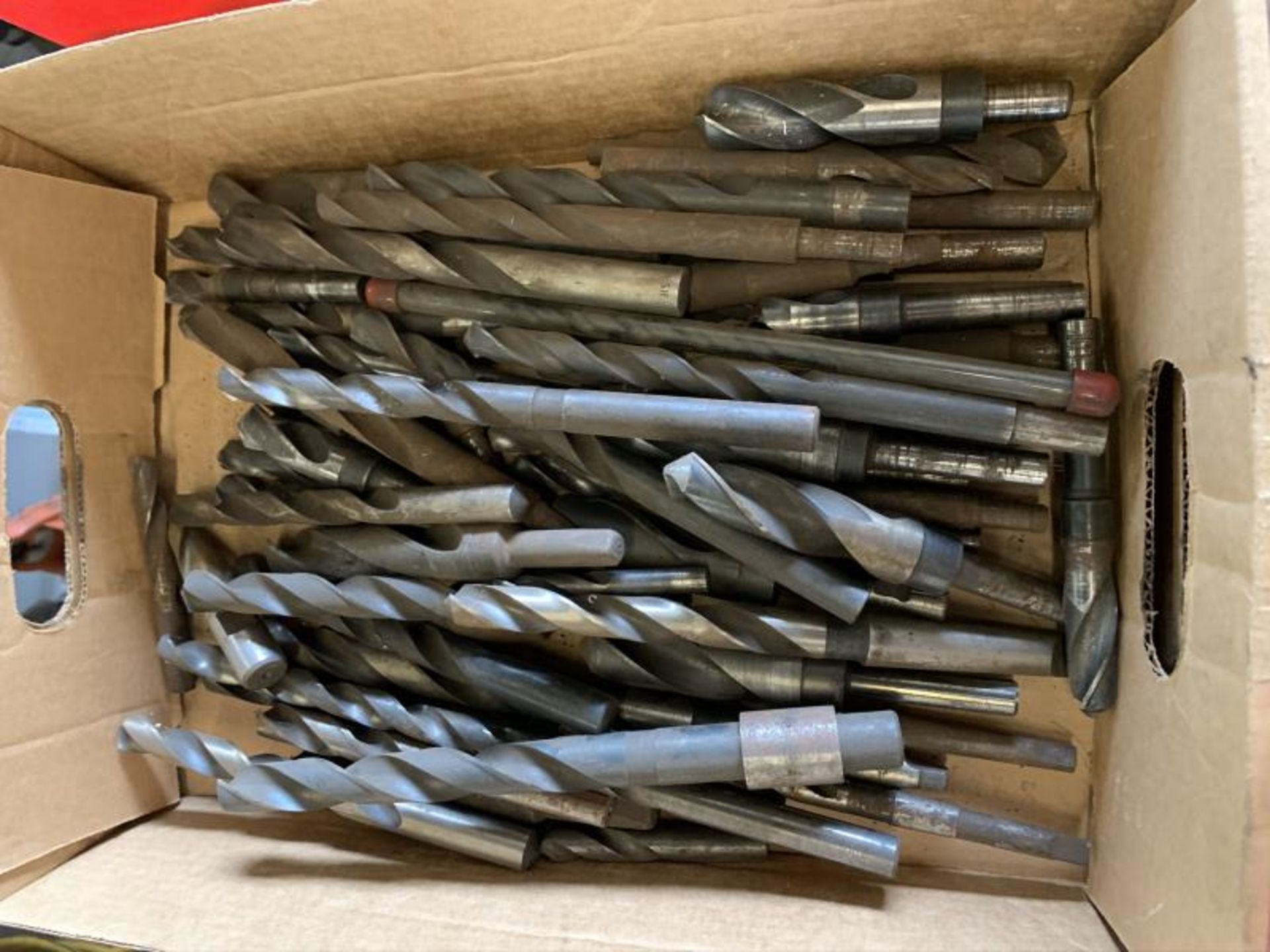 Large drill bits in box - Image 2 of 2