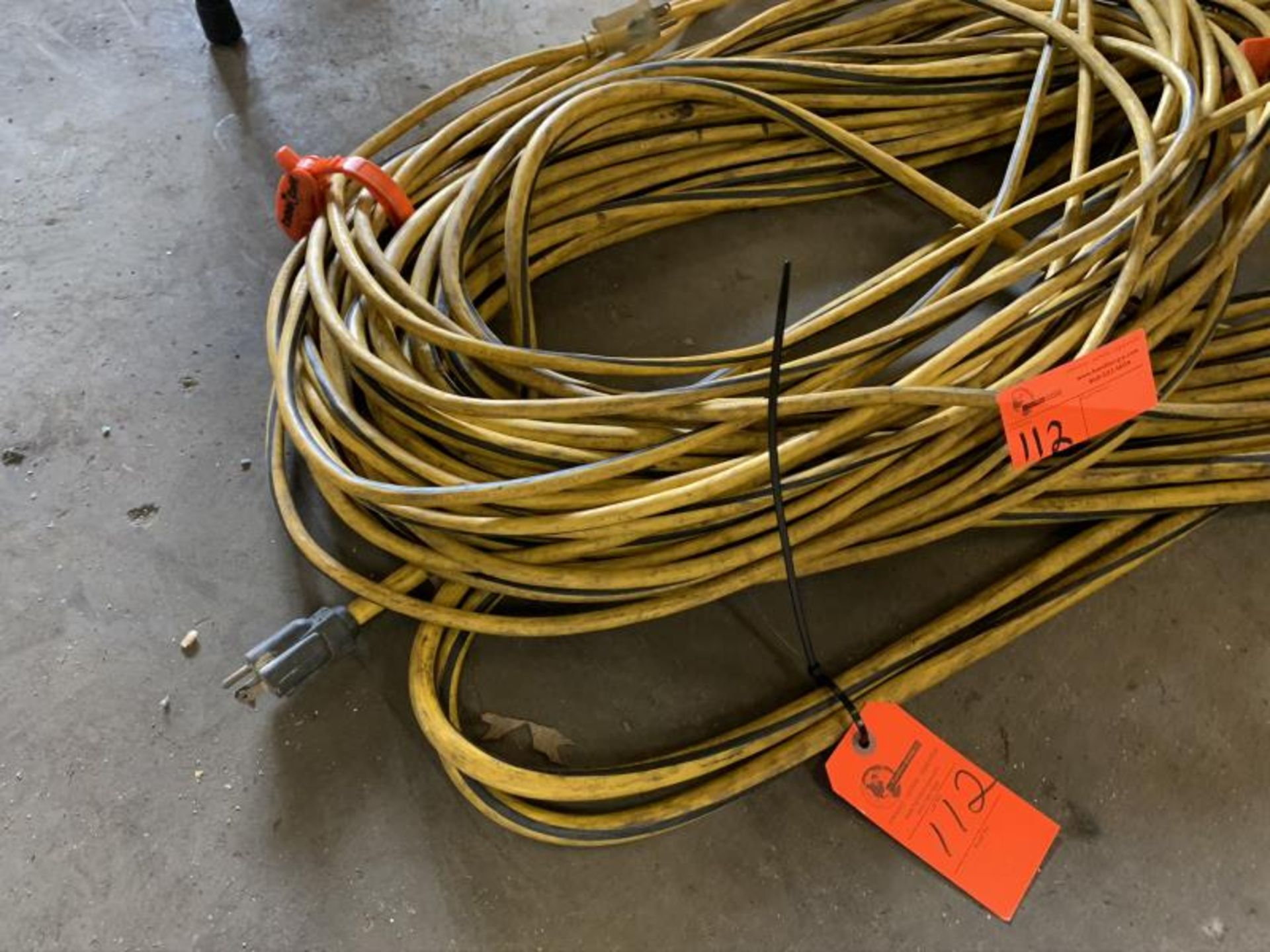 (2) Heavy duty extension cords - Image 2 of 3