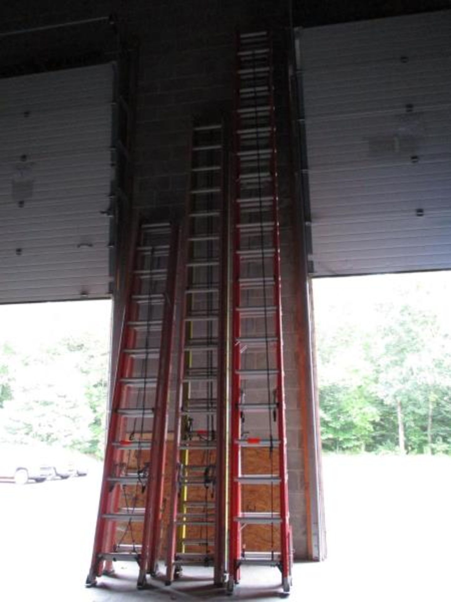 40' 300lb. Werner Extension Ladder - Image 3 of 4