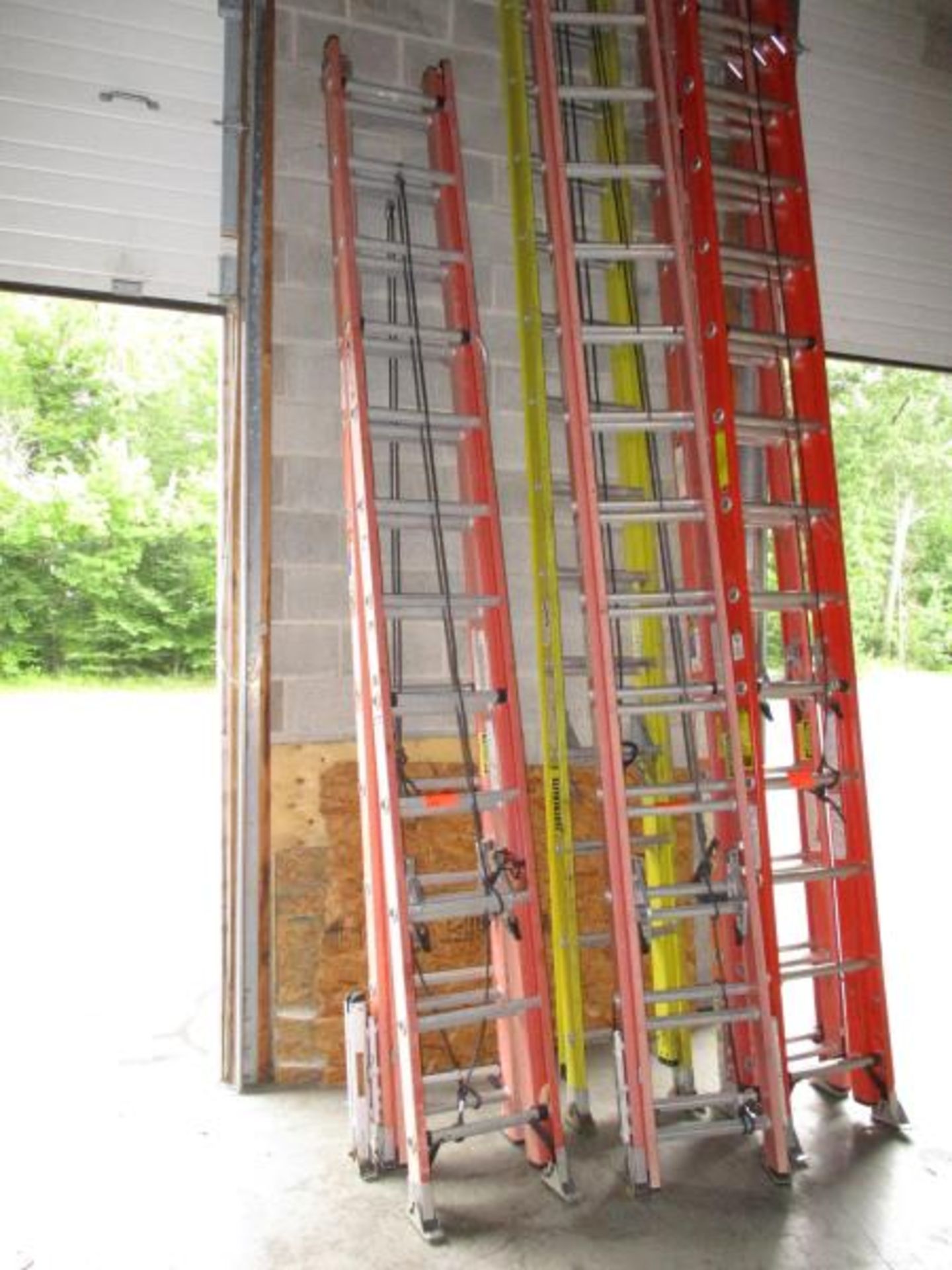 24' 300lb. Fiberglass Extension Ladder