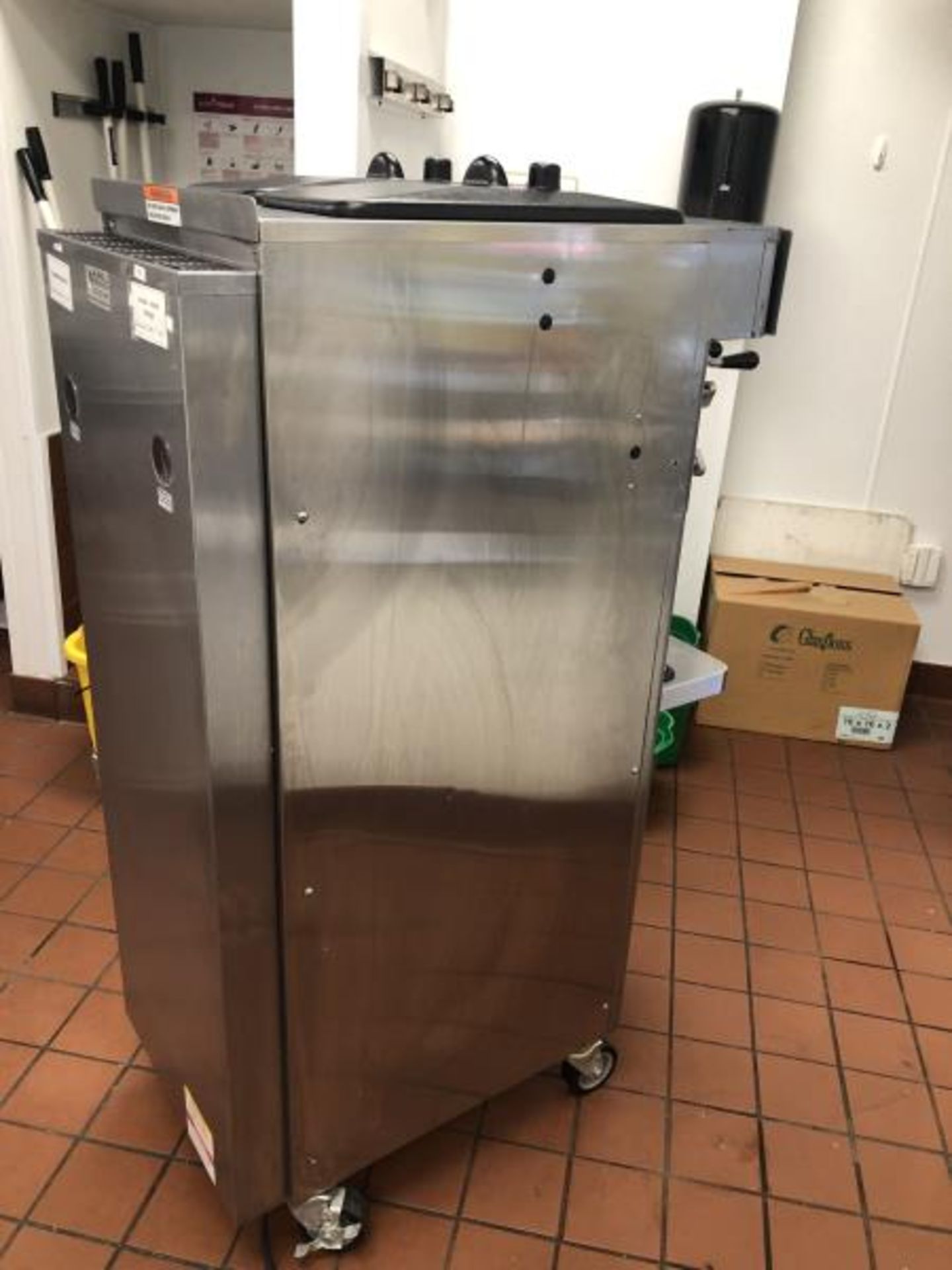 Soft Serve Machines by Stoelting, Mode: F231-38I2P-ME1AD1, SN: 62------8N - Image 6 of 10