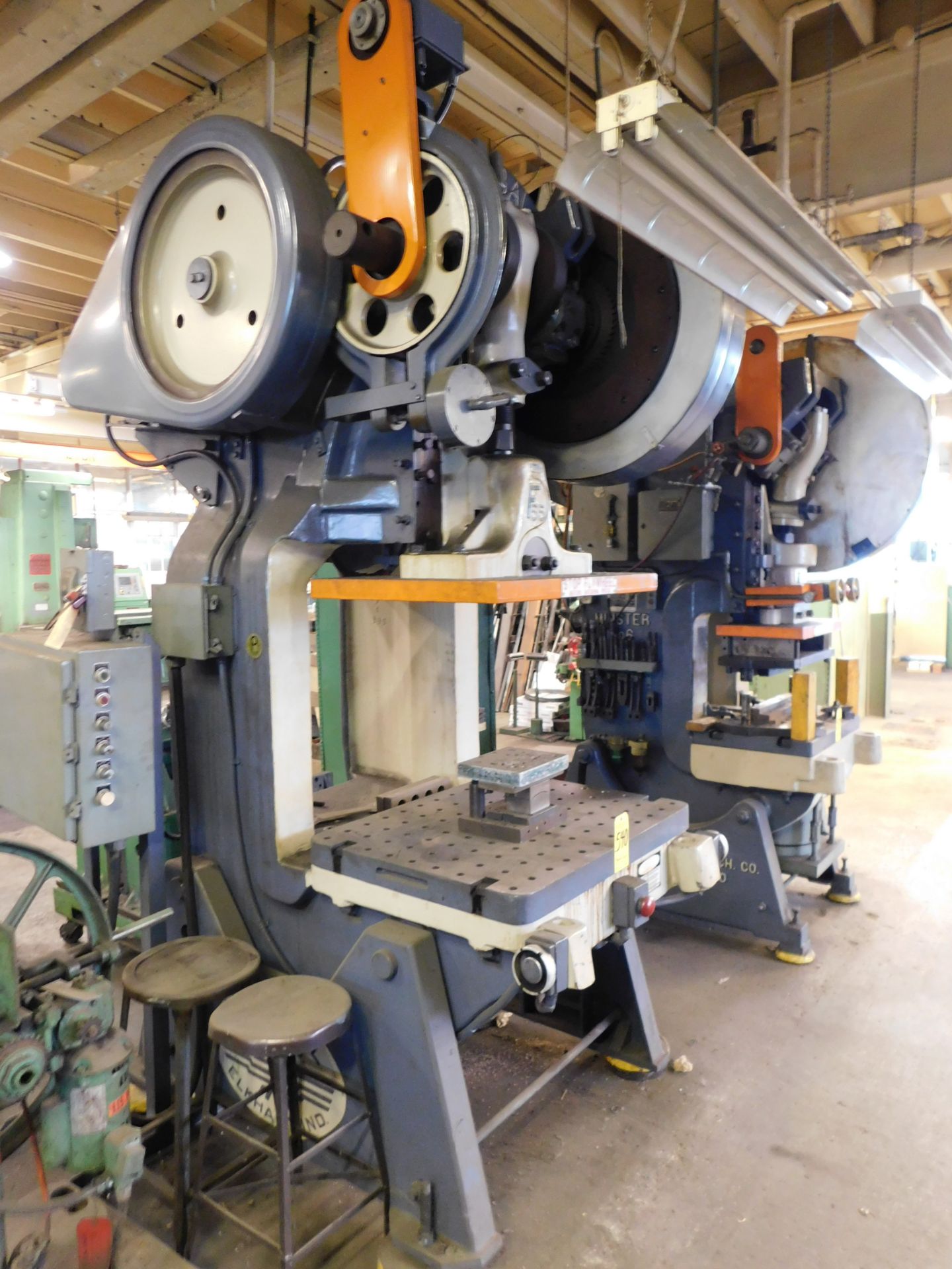 Federal Model F-55 OBI Punch Press, S/N 55-472, 60 Ton, 12" Stroke, 21" Shut Height, 28" X 36" - Image 4 of 7