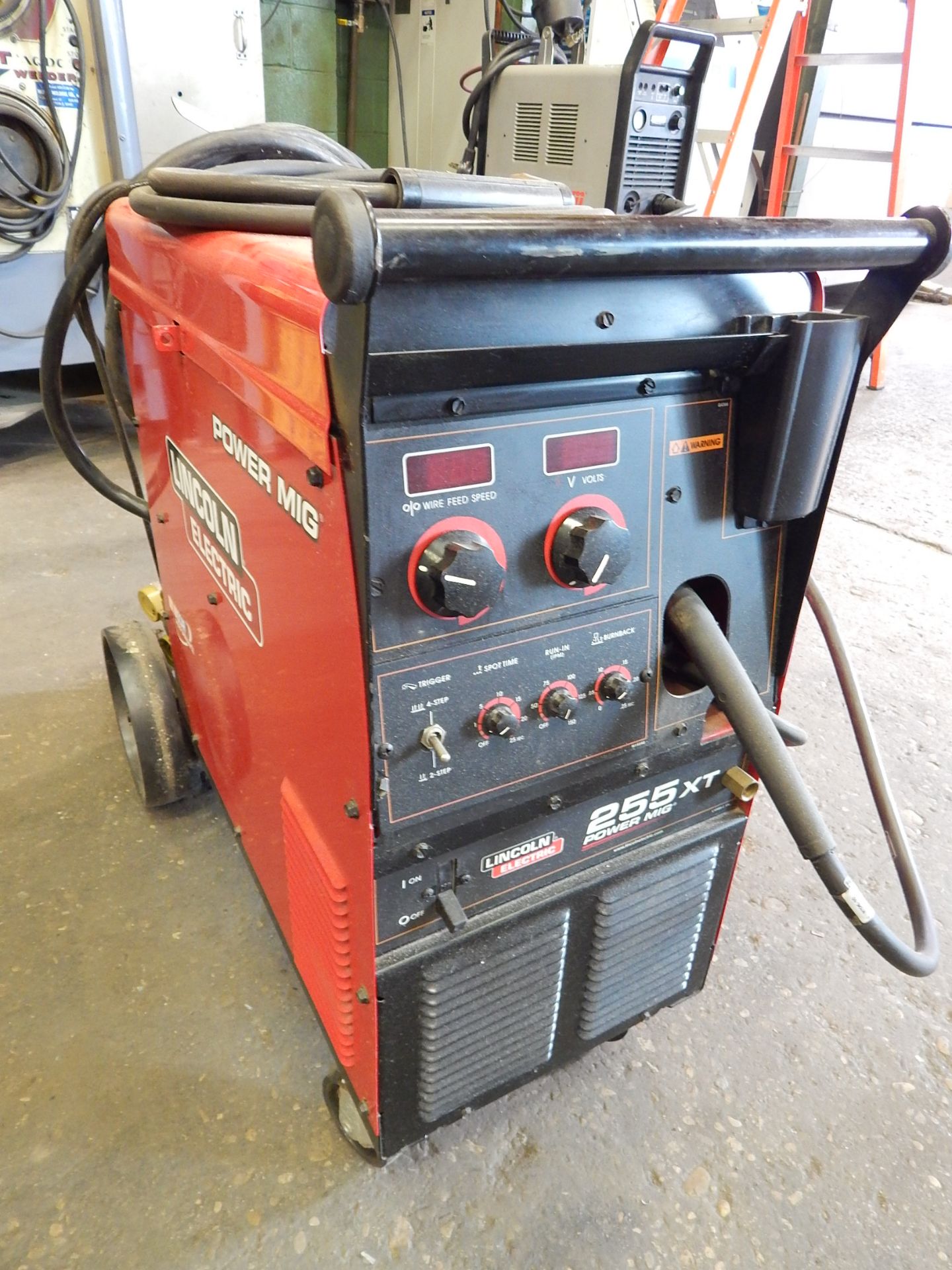 Lincoln 255XT Mig Welder, s/n U11010008602, 230/1/60, with Mig Gun, Regulator, and Welding Helmet - Image 2 of 11