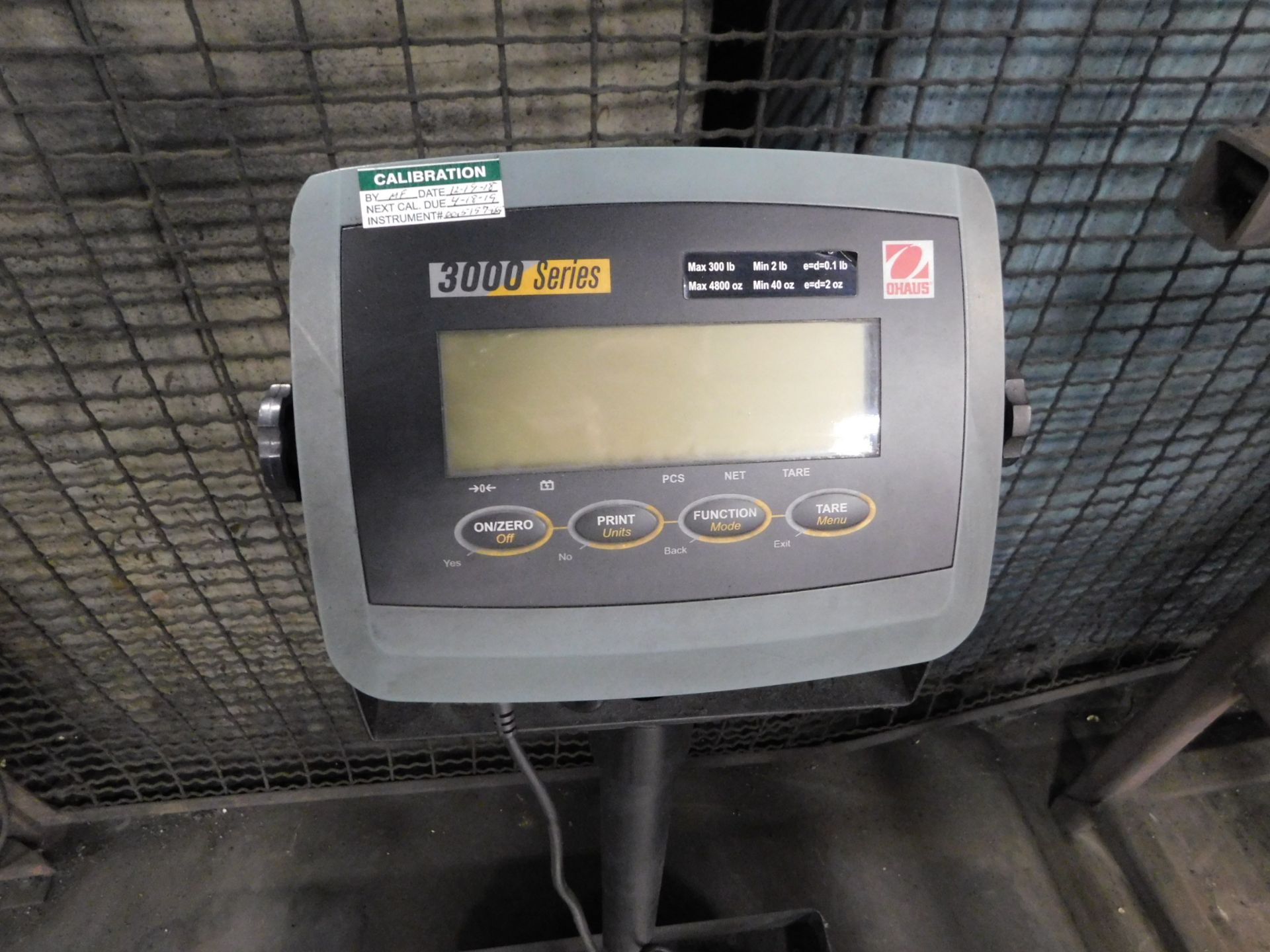 Ohaus 3000 Series Digital Platform Scale, 300 lb. Capacity, 16" x 22" Platform with Cart - Image 2 of 4