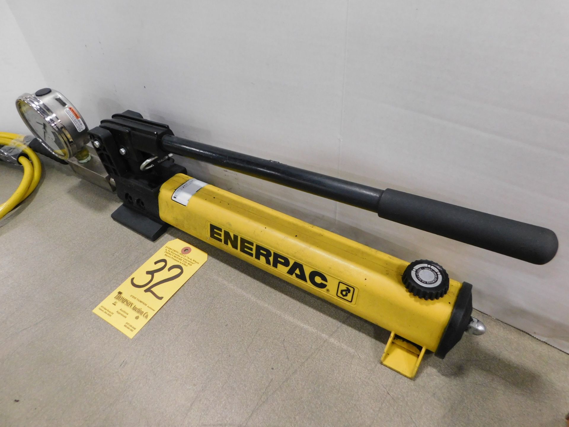 Enerpac Hand-Operated Hydraulic Pump with 10,000 PSI Pressure Gage - Image 3 of 4