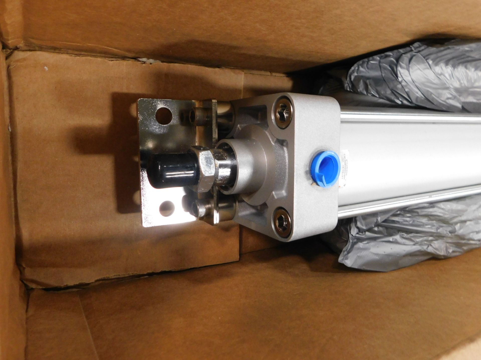 SMC Model NCAIL 325-4100-SC35 Pneumatic Cylinder, 250 PSI Max. Pressure NEW - Image 2 of 3