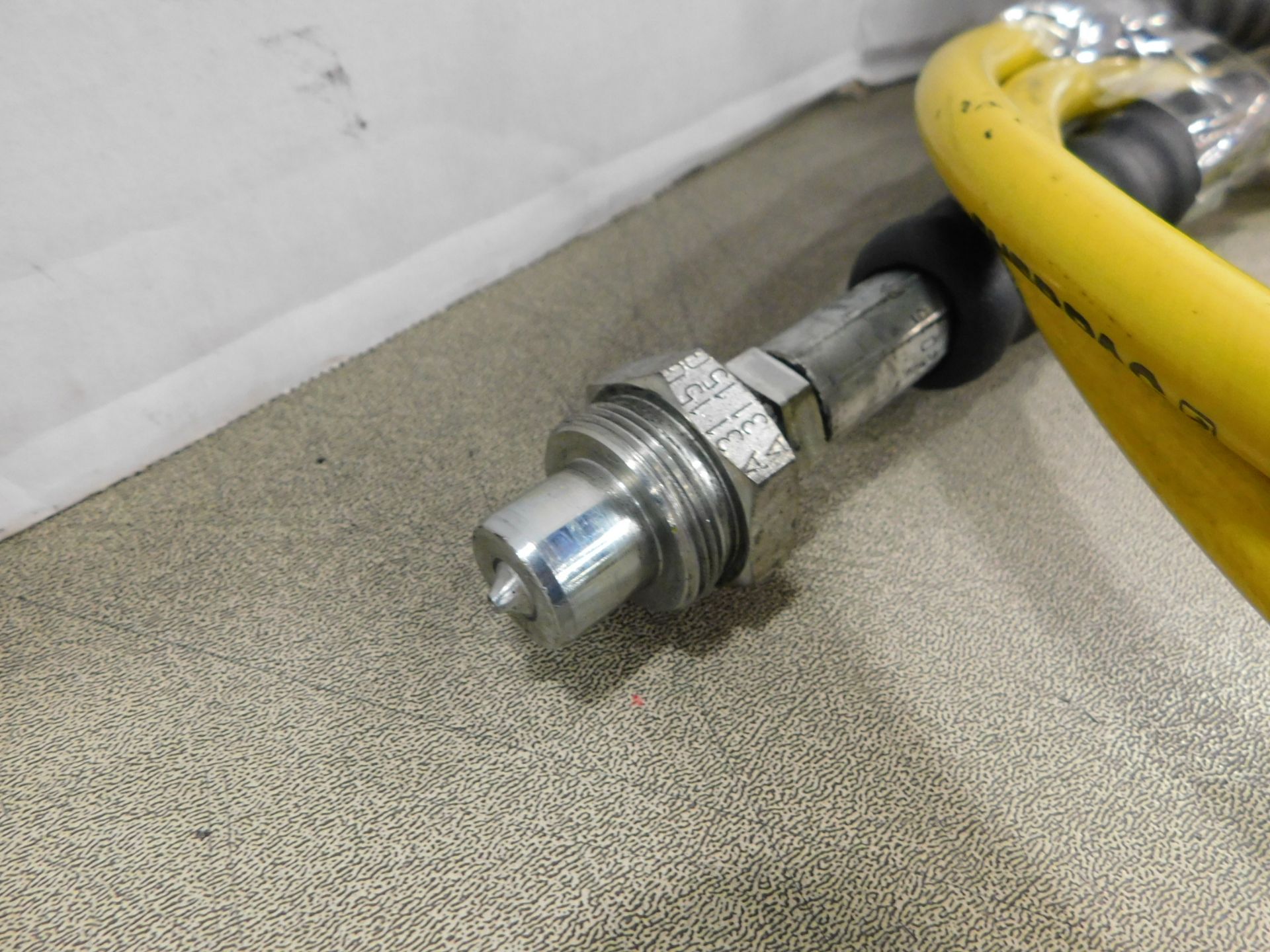 Enerpac Hand-Operated Hydraulic Pump with 10,000 PSI Pressure Gage - Image 4 of 4